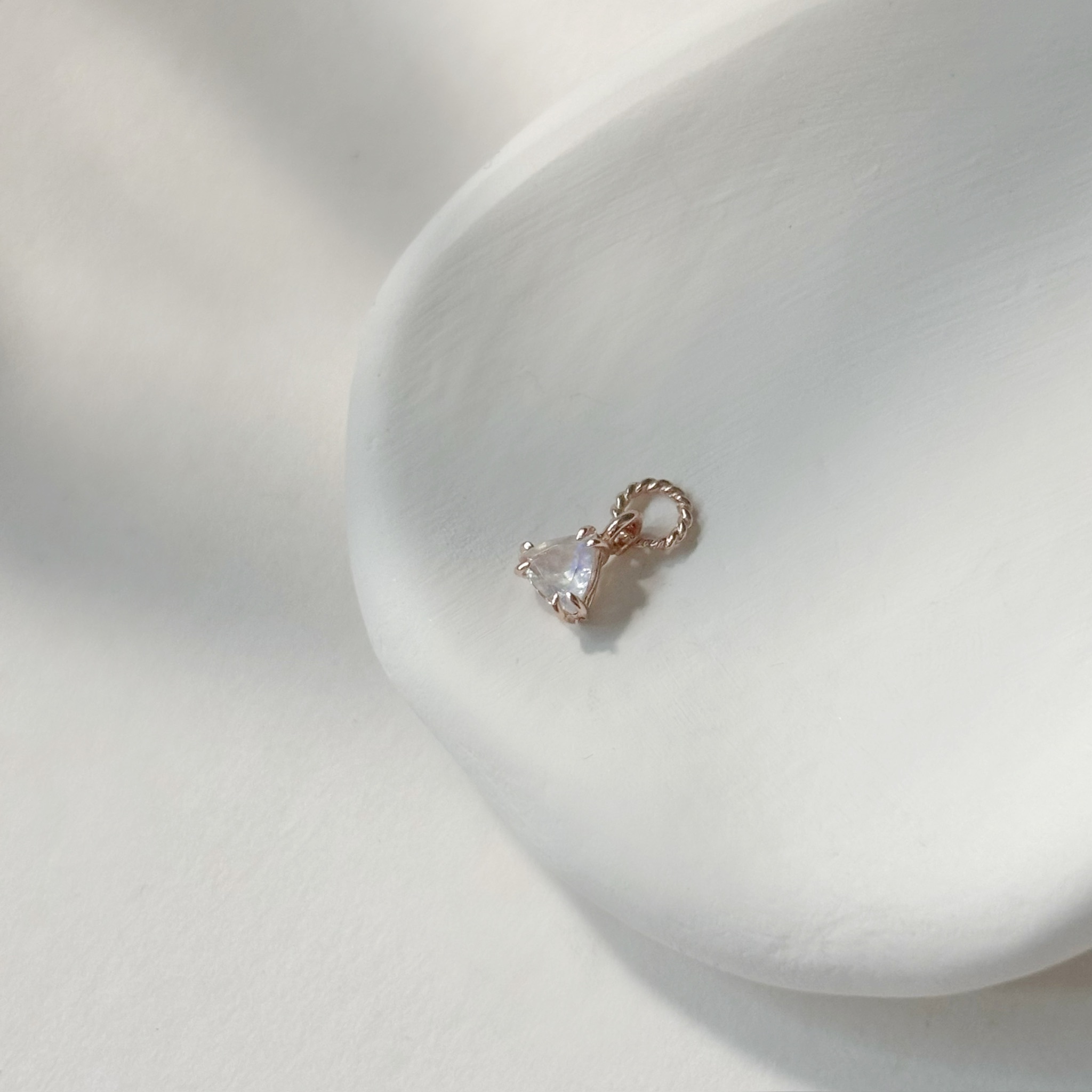 雙爪小飯糰月光石耳墜