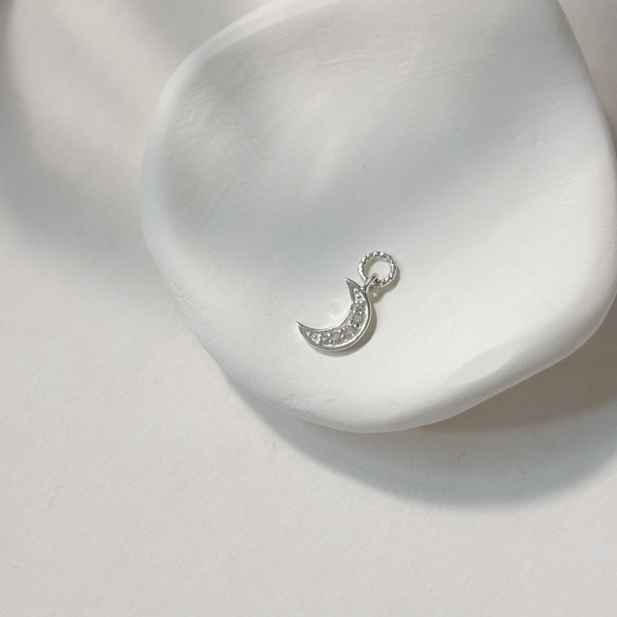 月亮白托帕石耳墜