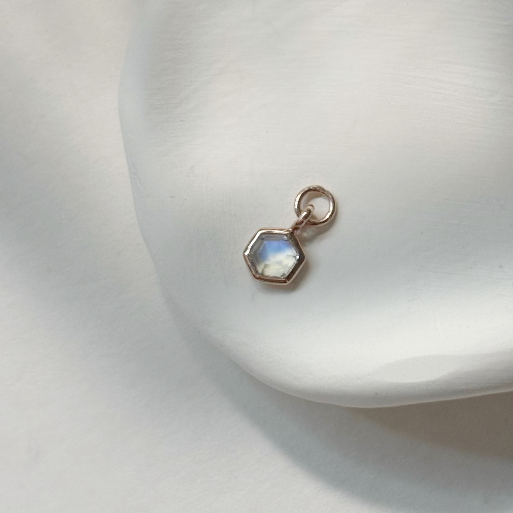 簡約hexagon月光石耳墜