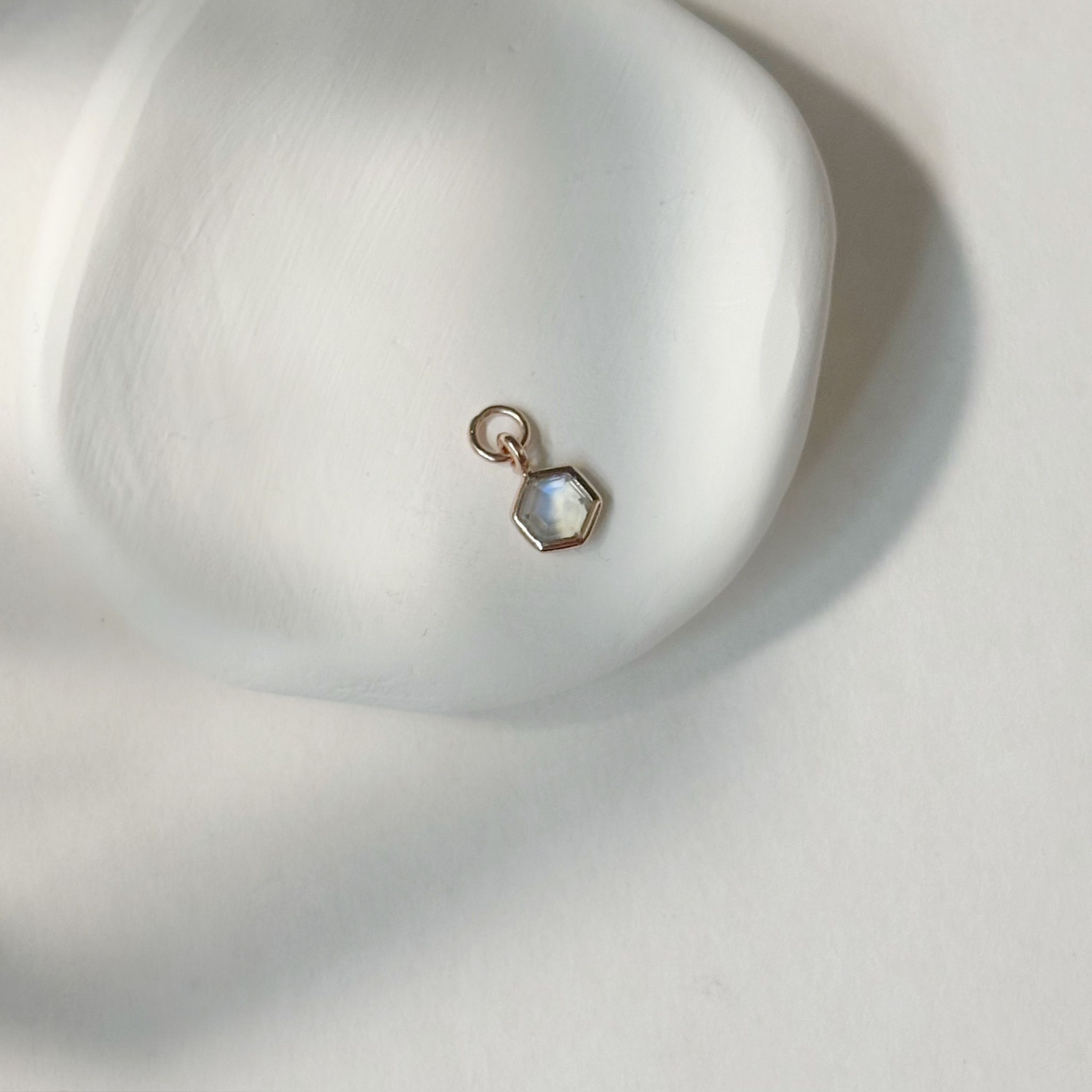 簡約hexagon月光石耳墜