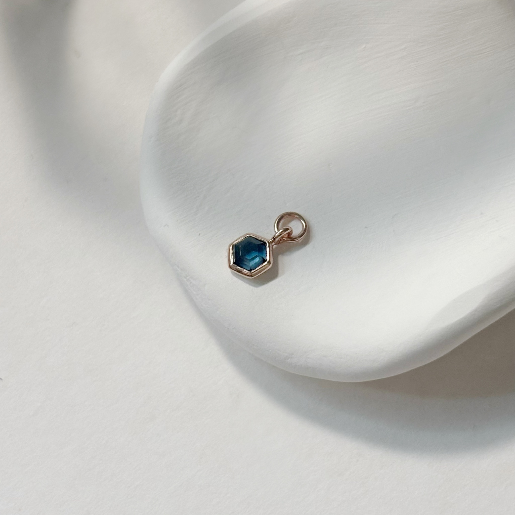 簡約hexagon倫敦托帕石耳墜