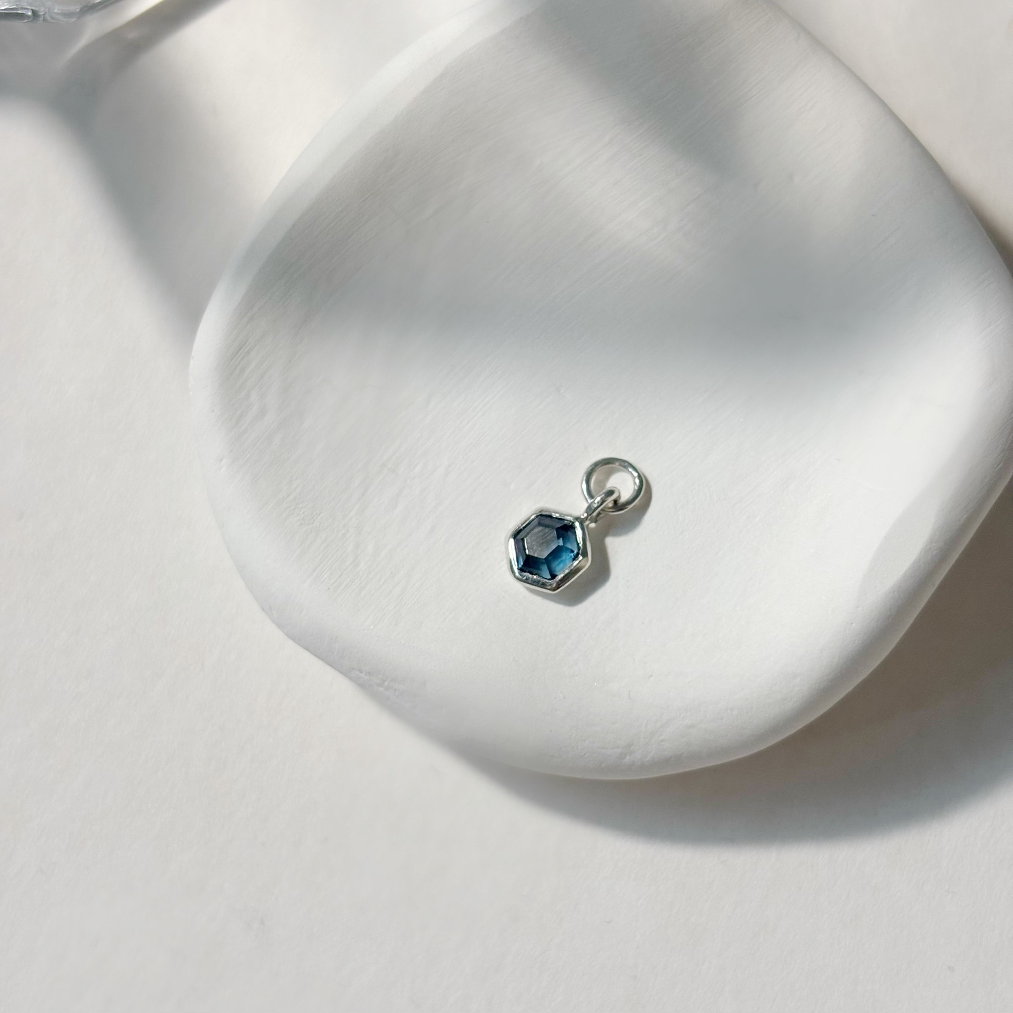 簡約hexagon倫敦托帕石耳墜