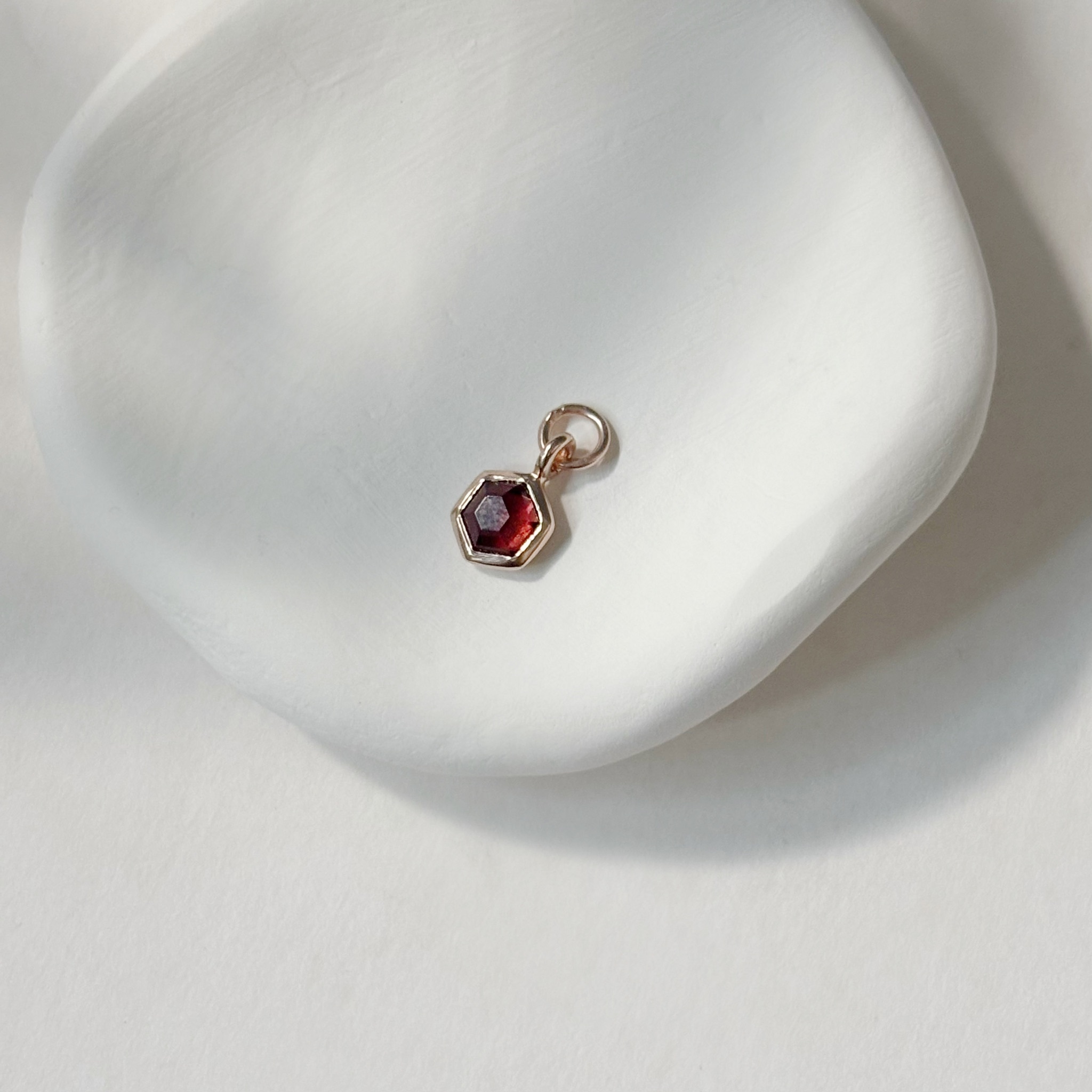 簡約hexagon石榴石耳墜