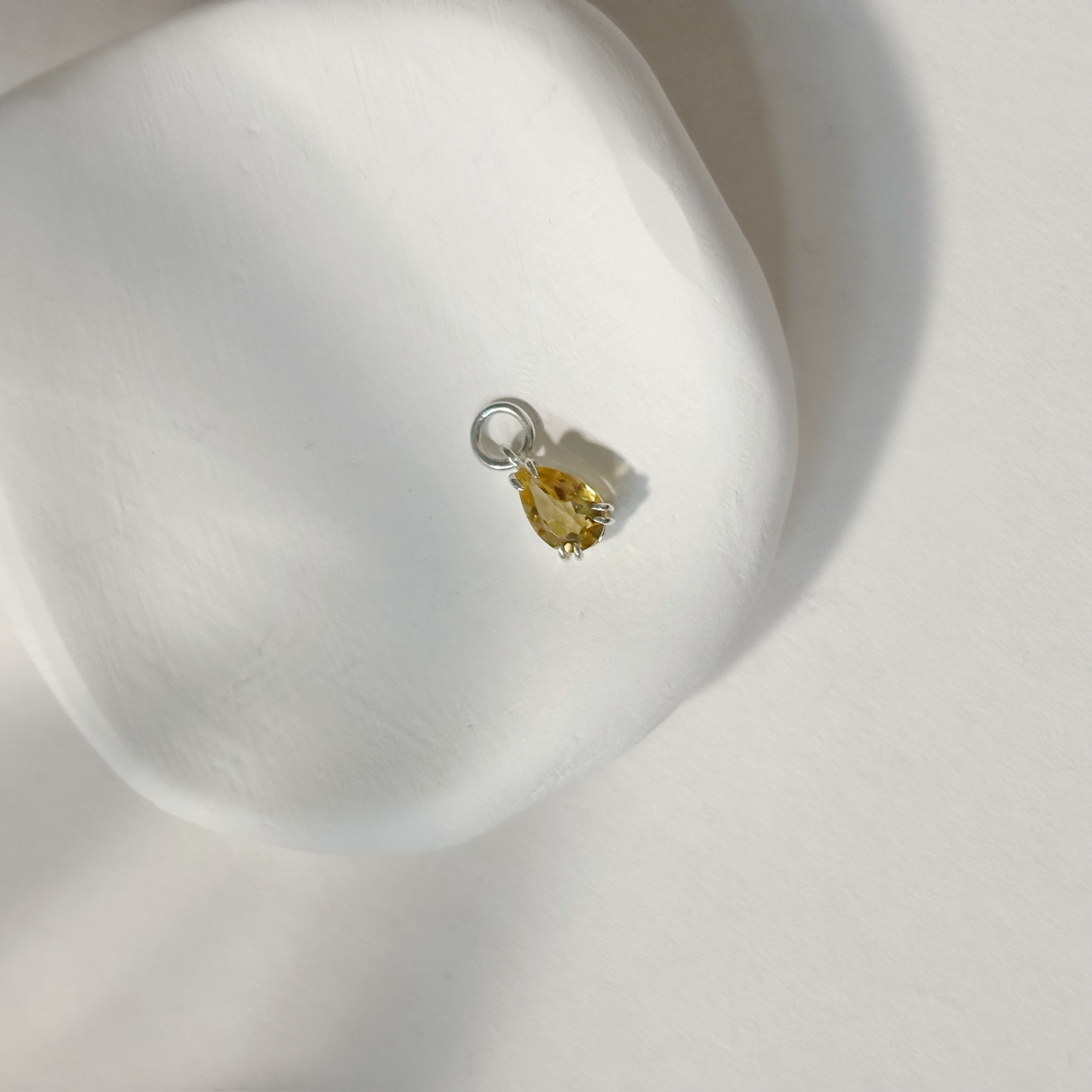 雙爪水滴黃水晶耳墜