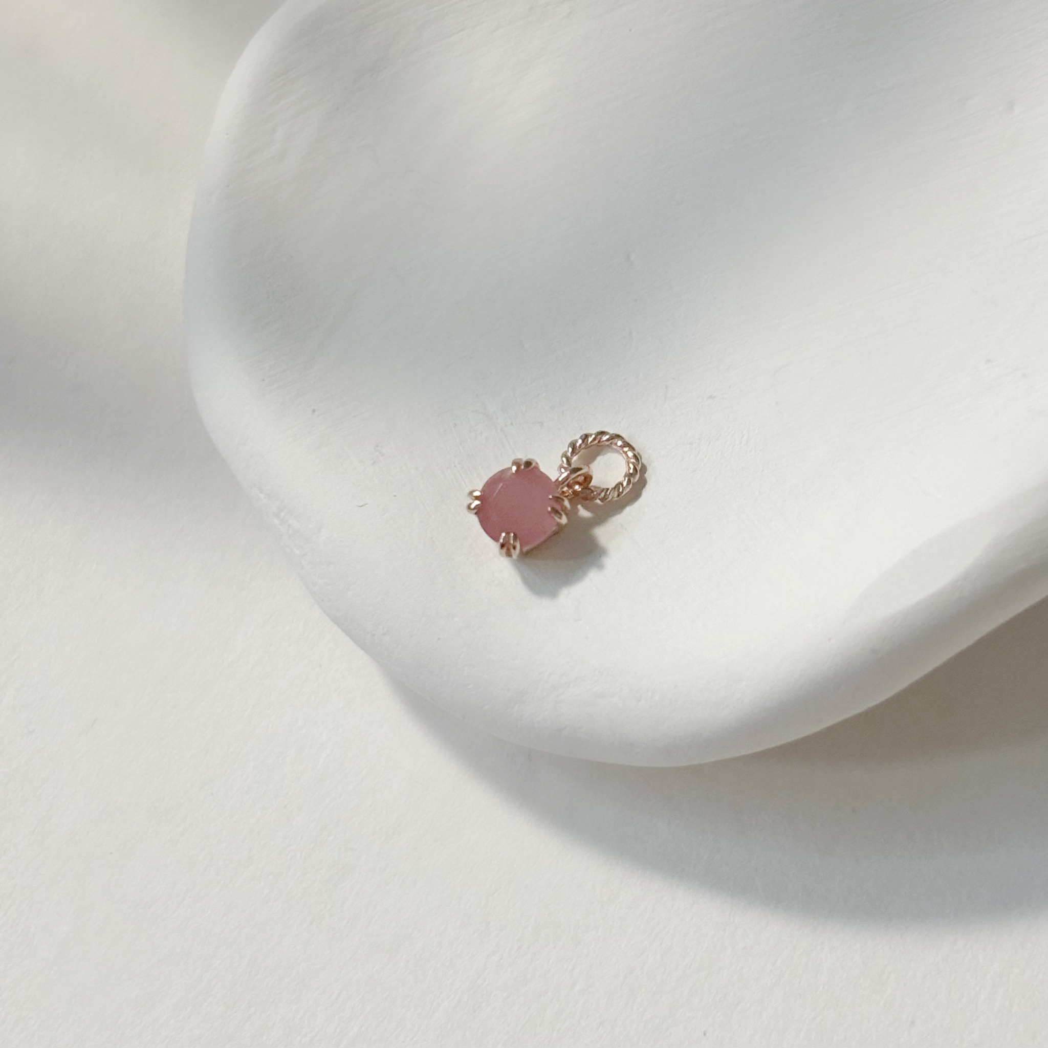 雙爪小圓粉紅石英耳墜