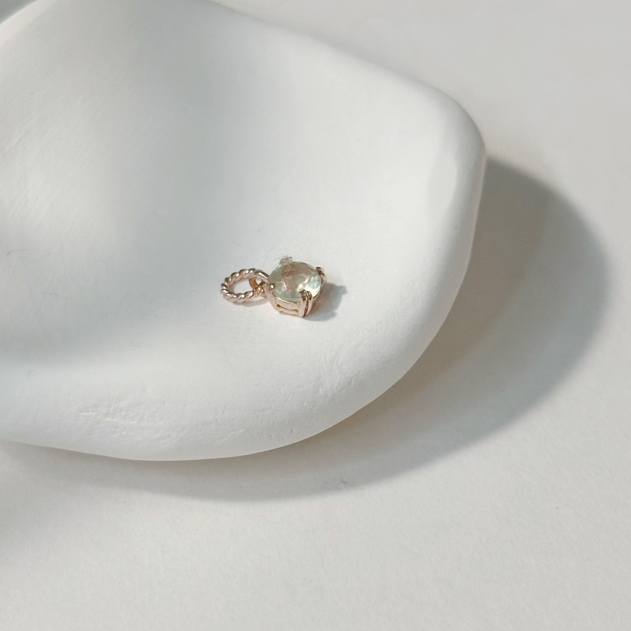 雙爪小圓葡萄石耳墜