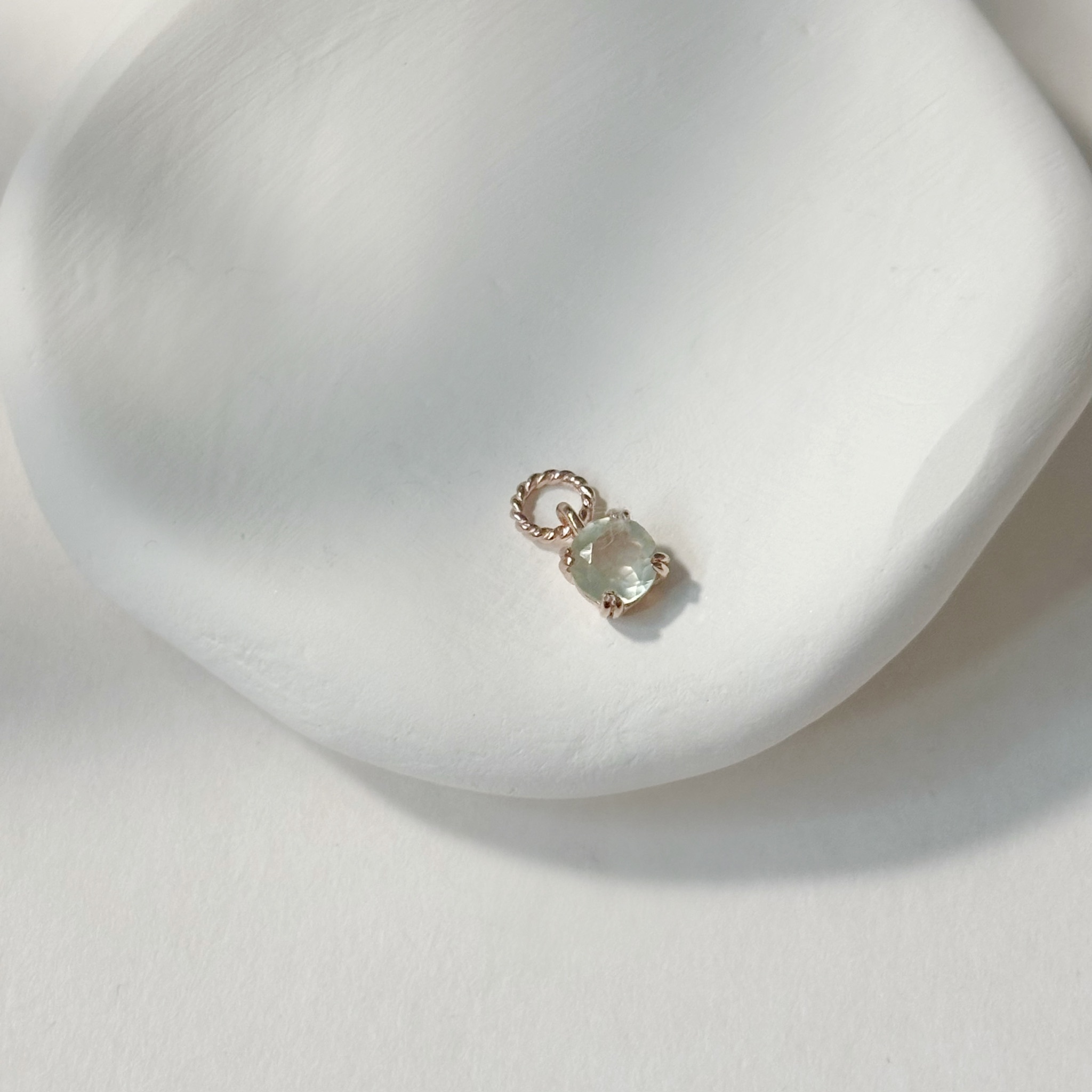 雙爪小圓葡萄石耳墜