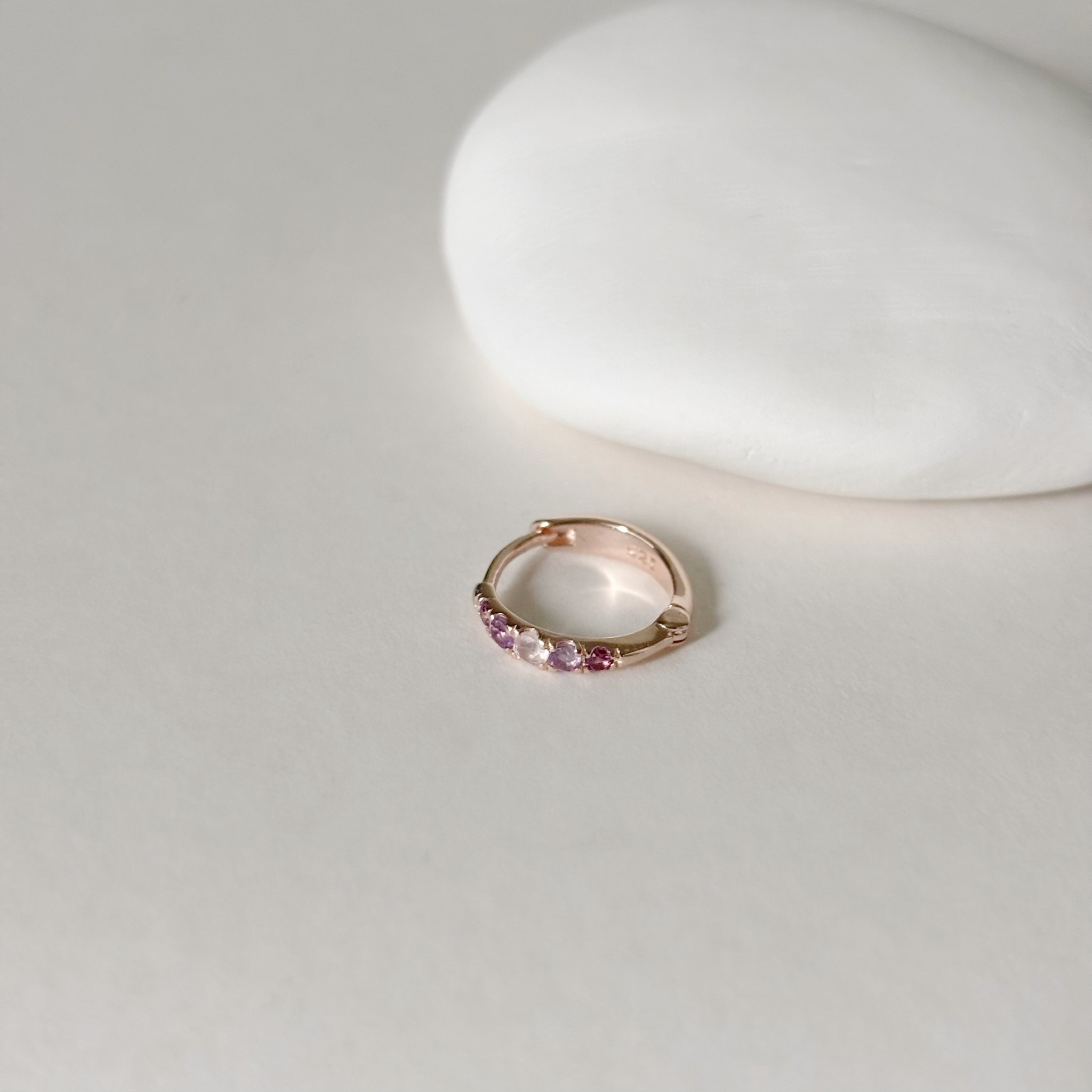 漸層紅色系寶石耳圈