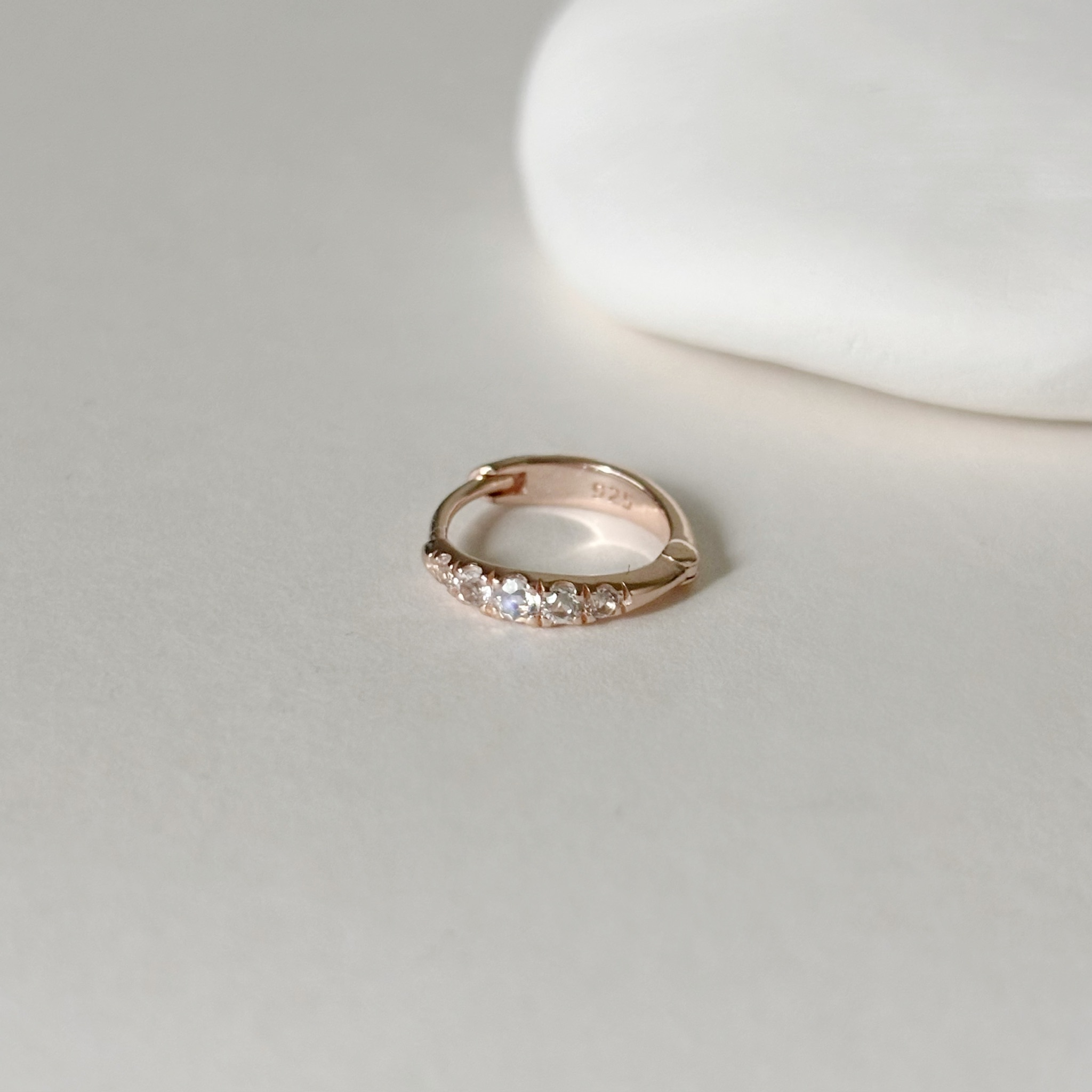 漸層月光白托帕石耳圈