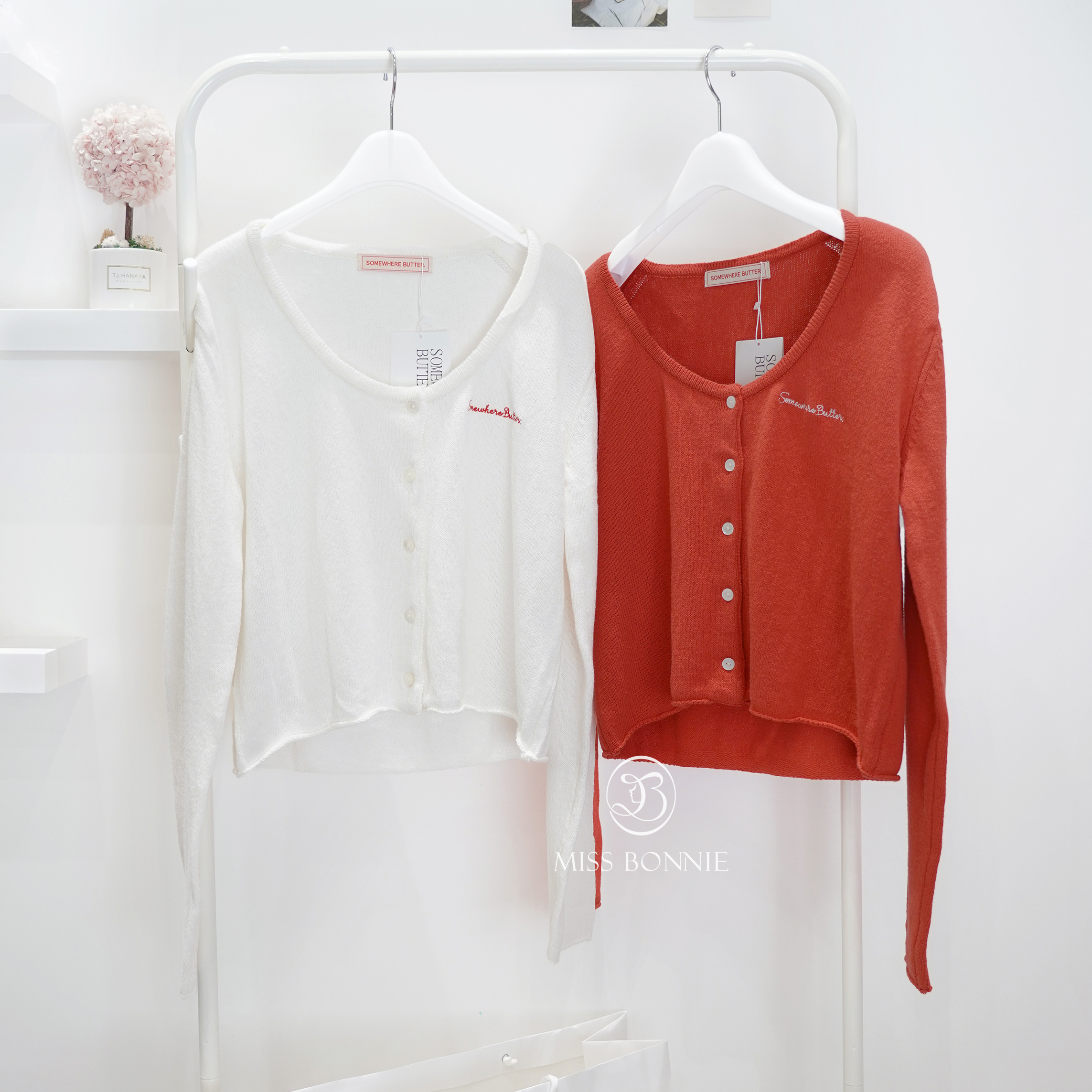 SOMEWHERE BUTTER草寫小標針織開襟長袖外套(共4色)