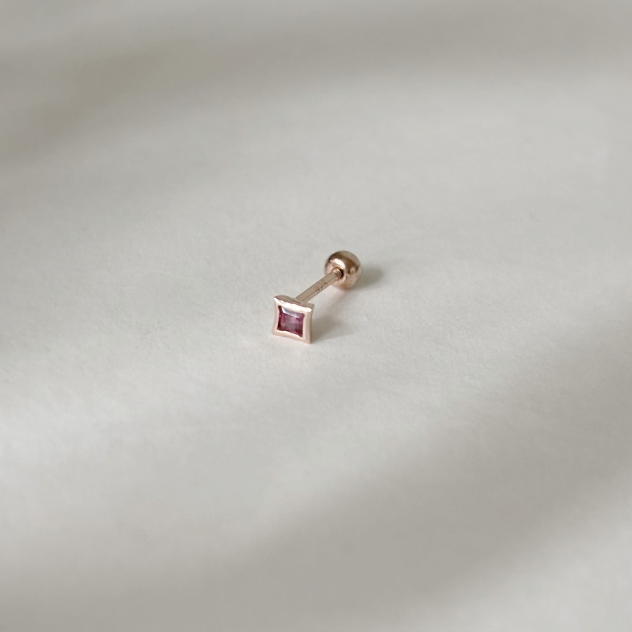 Mini bling玫瑰石榴石轉珠耳環