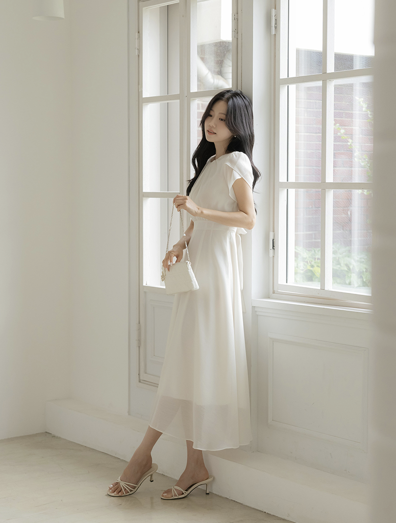 [現貨] Waverly 氣質抓褶圓領洋裝(長版) [ 米色 / M ]