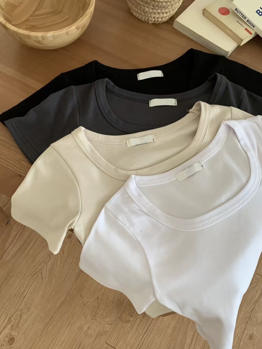 【優惠預訂】韓國大圓領淨色TEE（4色）