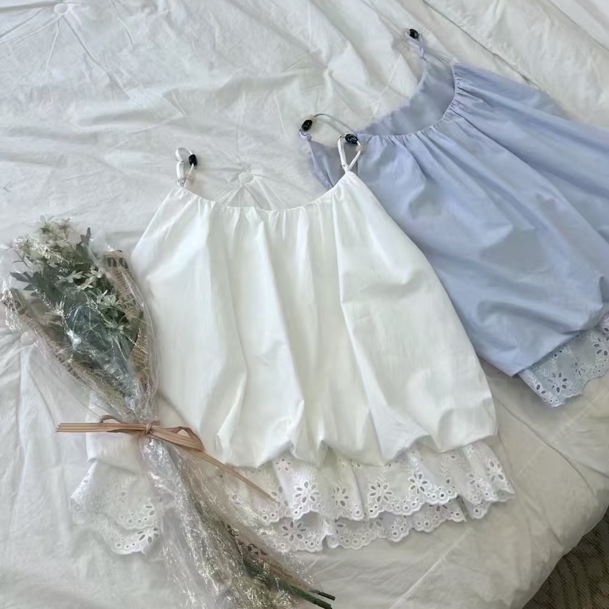 彈性下擺雕花細肩木珠背心(白/藍)