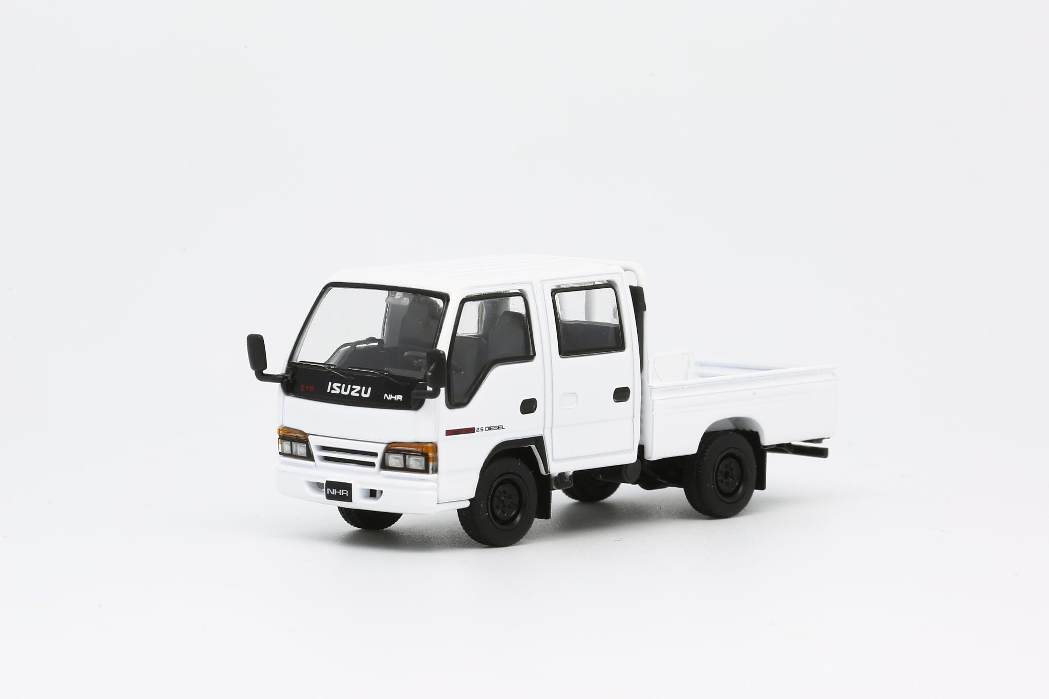 1/64 MODEL 1  Isuzu NHR White LHD (T66640 )
