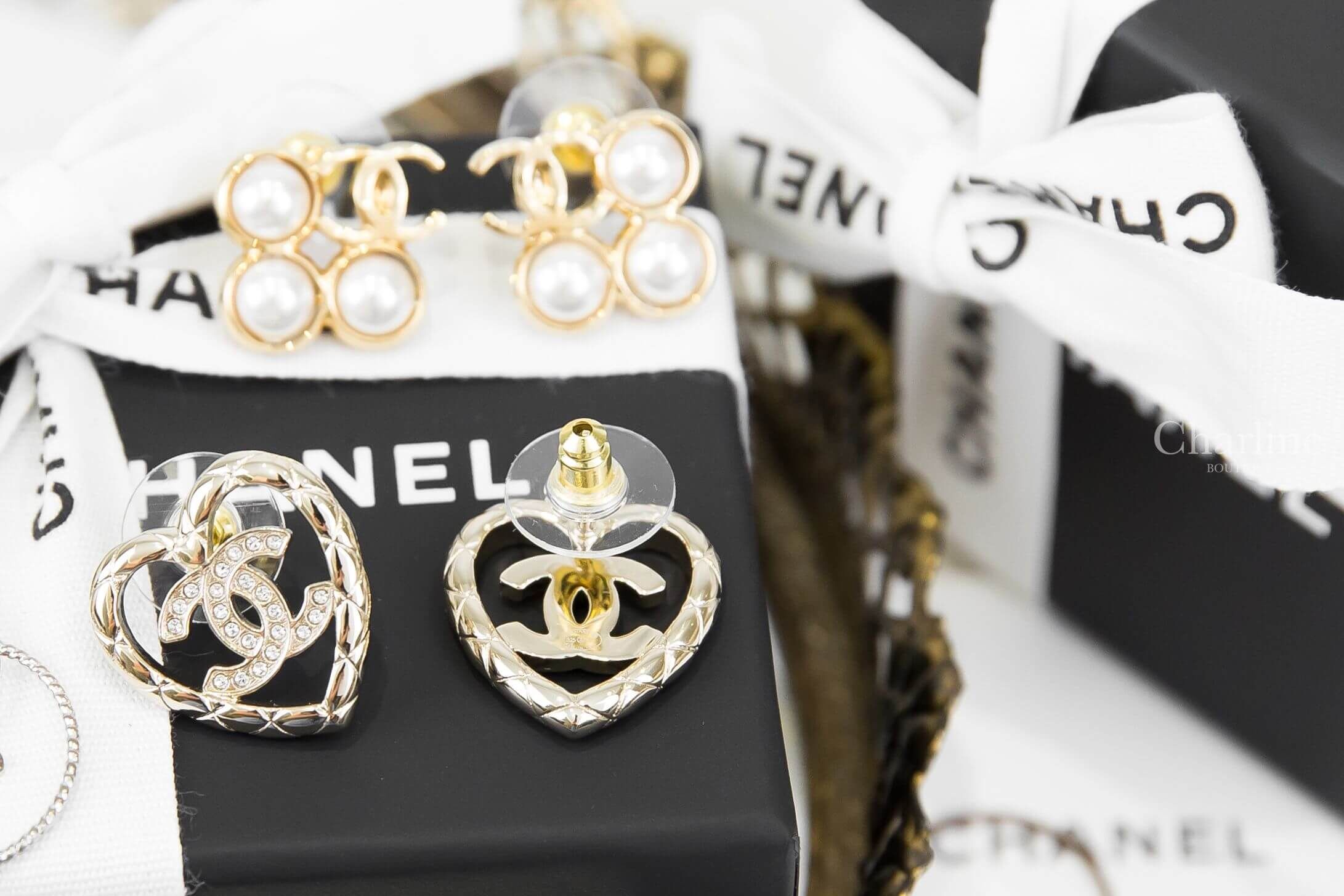 Chanel Earrings 金色簍空水鑽CC菱格紋愛心耳環-Charline Boutique 精品代購
