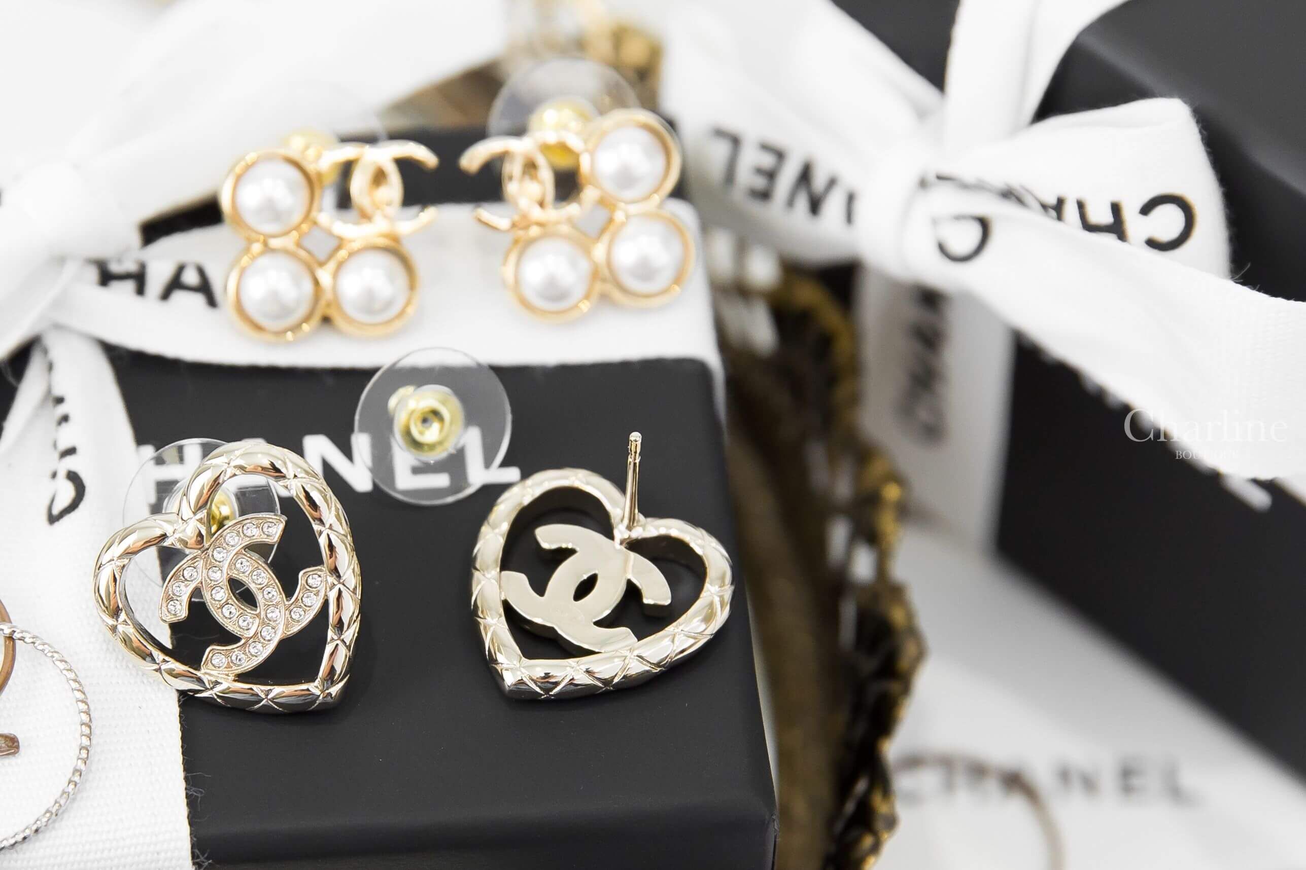 Chanel Earrings 金色簍空水鑽CC菱格紋愛心耳環-Charline Boutique 精品代購