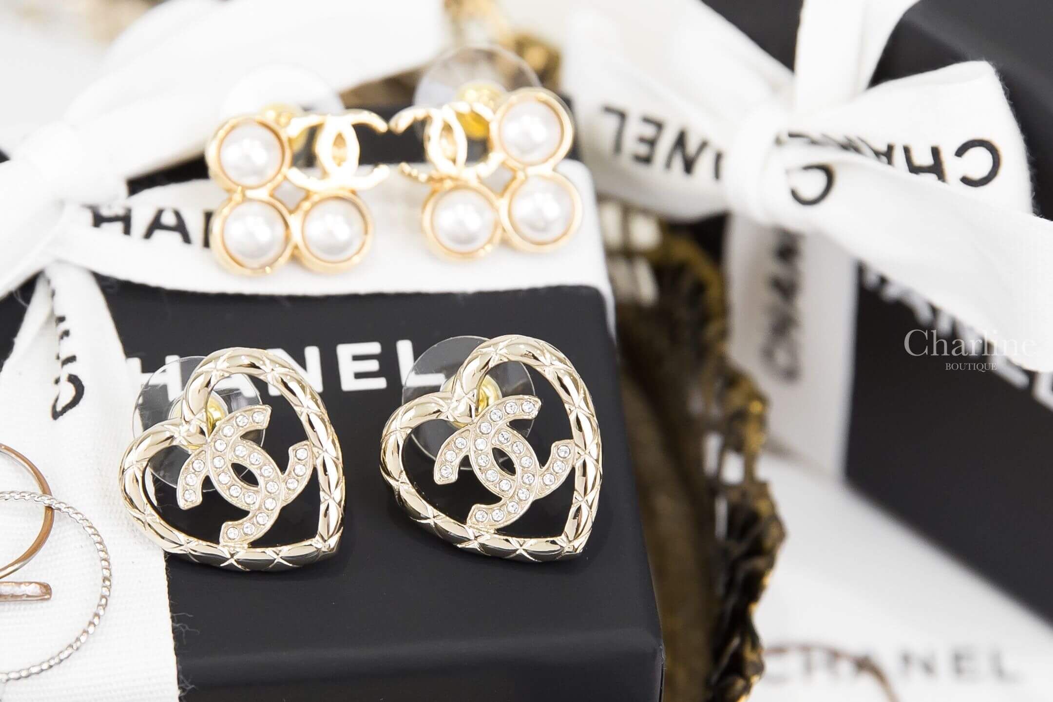 Chanel Earrings 金色簍空水鑽CC菱格紋愛心耳環