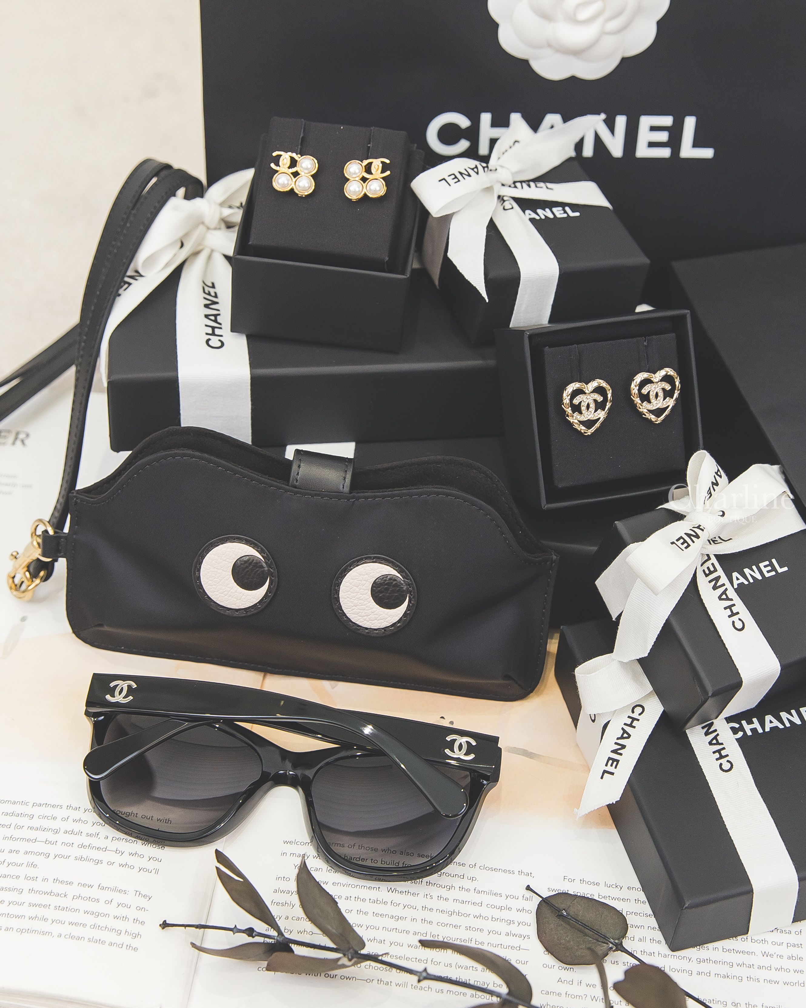 Chanel 金色簍空水鑽CC菱格紋愛心耳環,Chanel金色CC白色珍珠不對稱方形耳環,Chanel黑色方框灰色漸層鏡片側邊銀色CC太陽眼鏡-Charline Boutique 精品代購