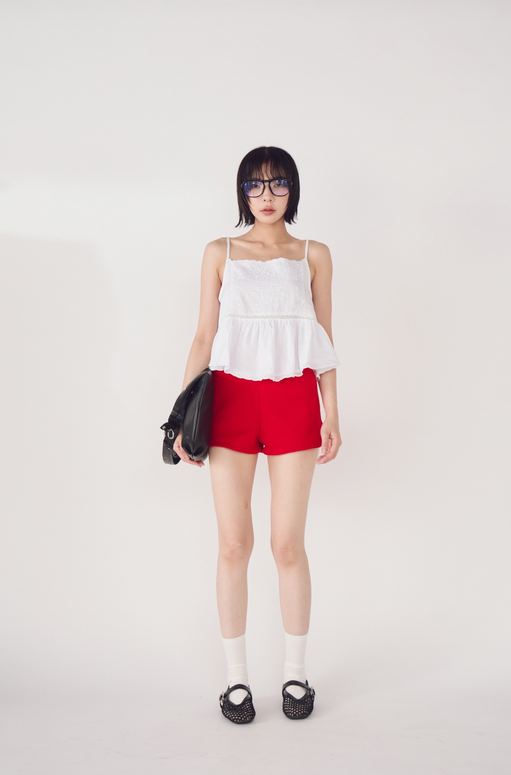 正紅顯腿長超短褲