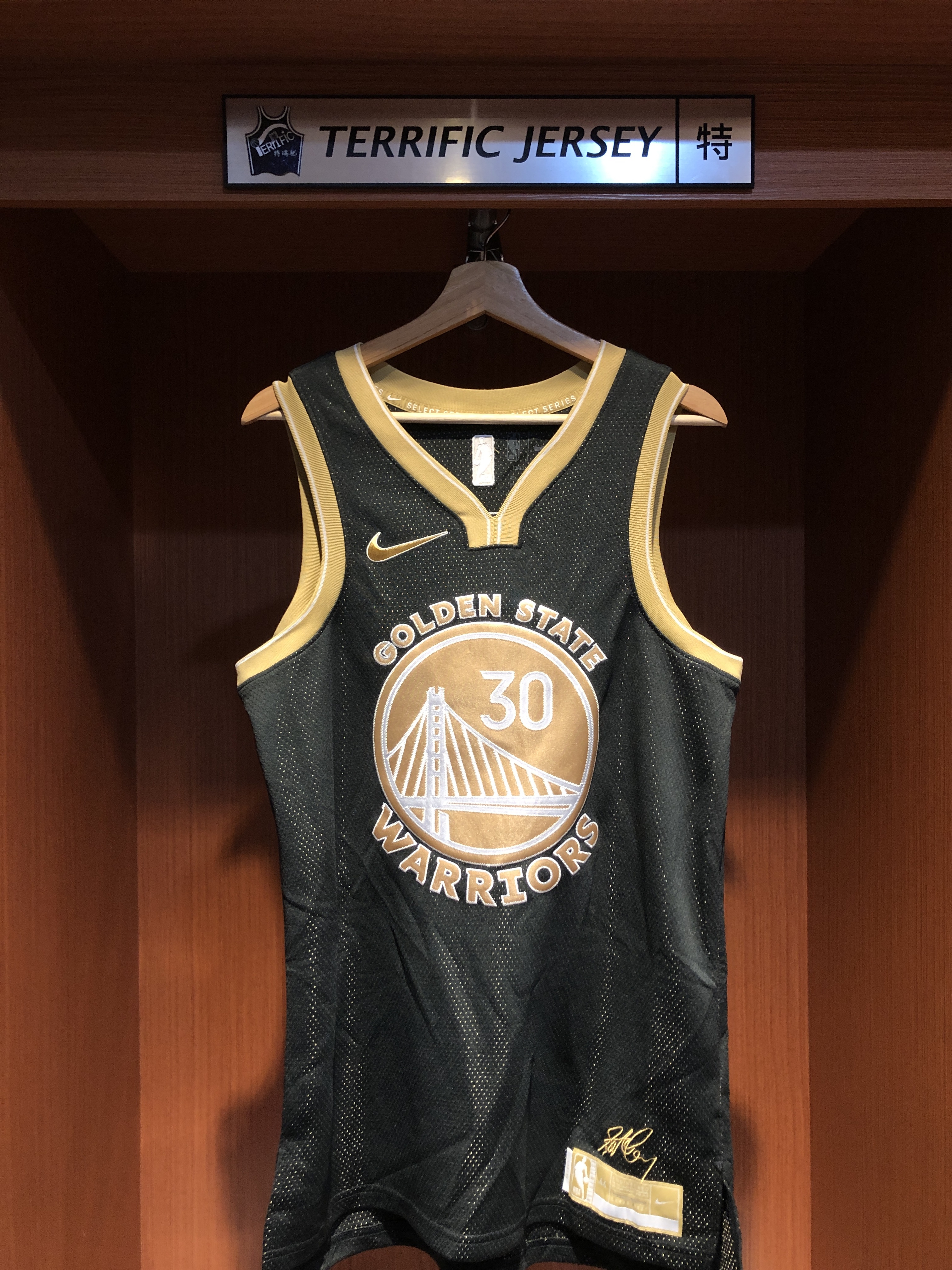 NBA球衣 Stephen Curry 金州勇士 MVP 黑金 Select Nike Swingman 球迷版 電繡 全新