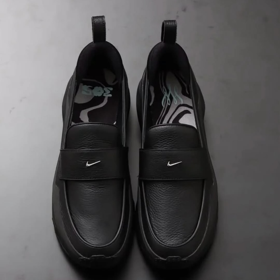 SWDC x NIKE  AIR MAX PHENOMENA 黑銀 反光 皮革 小勾 樂福鞋 女鞋 HJ4400-002