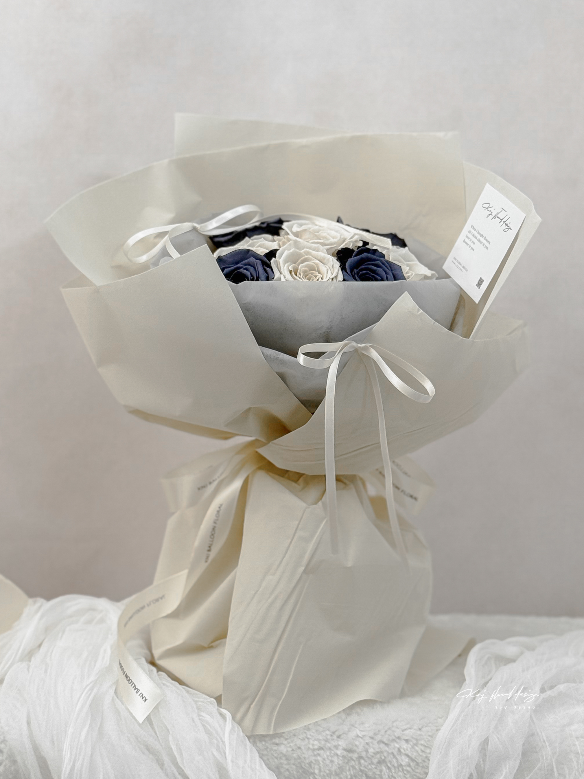 頂級厄瓜多永生玫瑰花束．深藍奶白