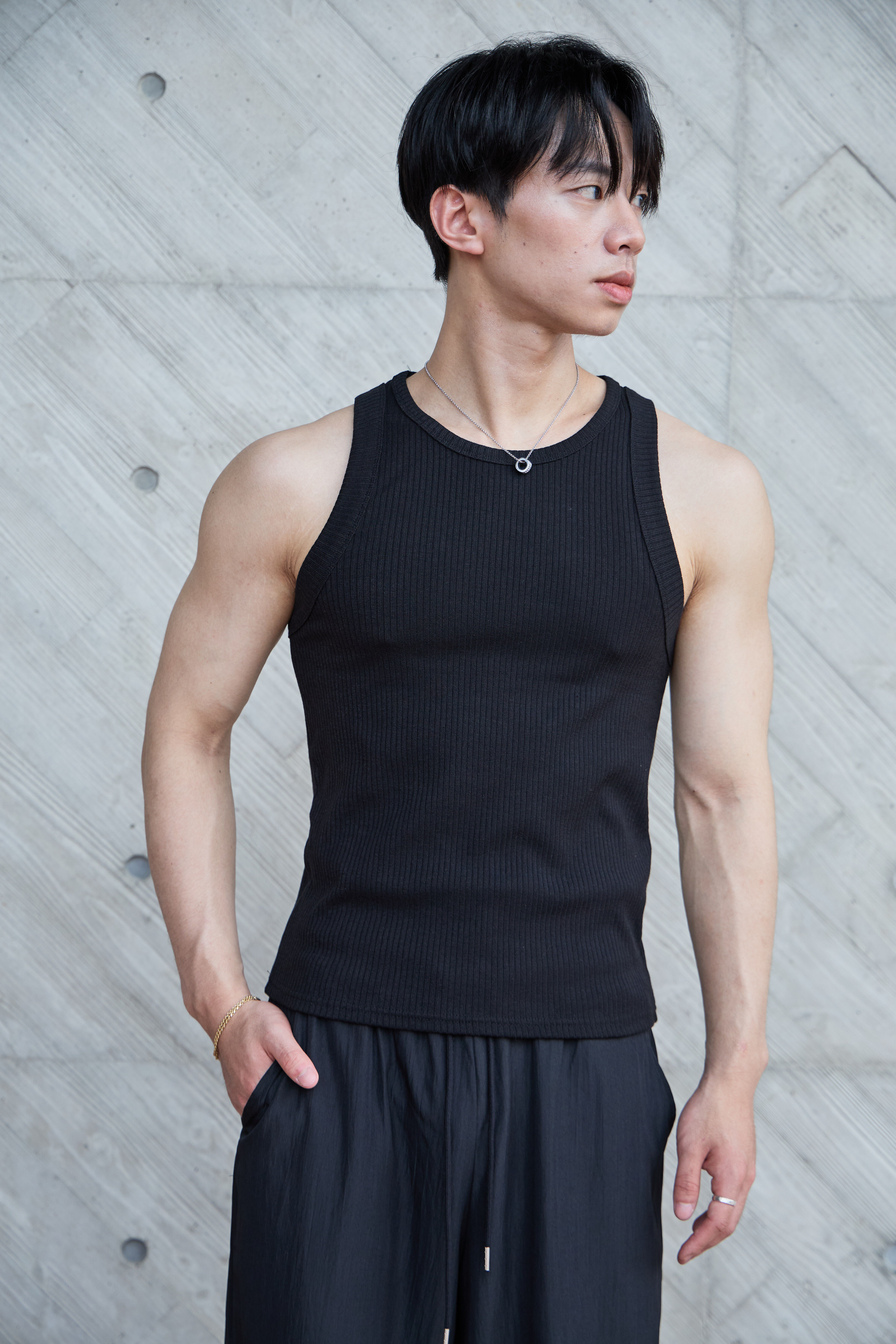 Rib Fitted Tank｜極簡彈性羅紋貼身背心（黑 / 白）