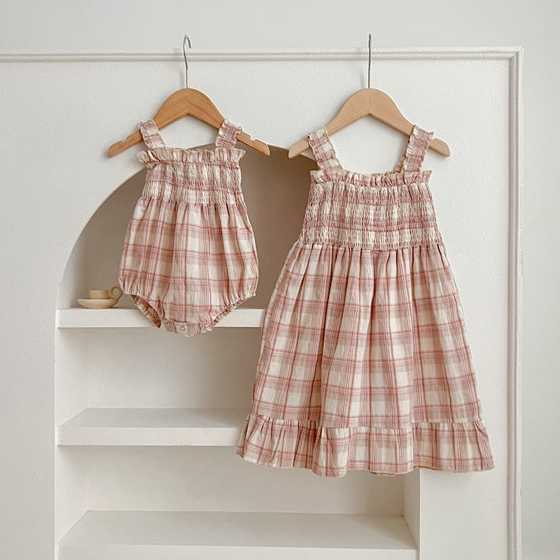 吊帶粉格子洋裝