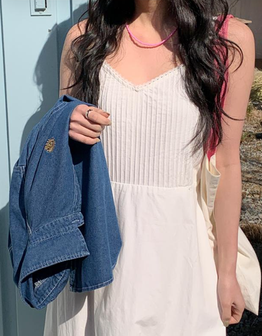 蕾絲邊吊帶連身裙