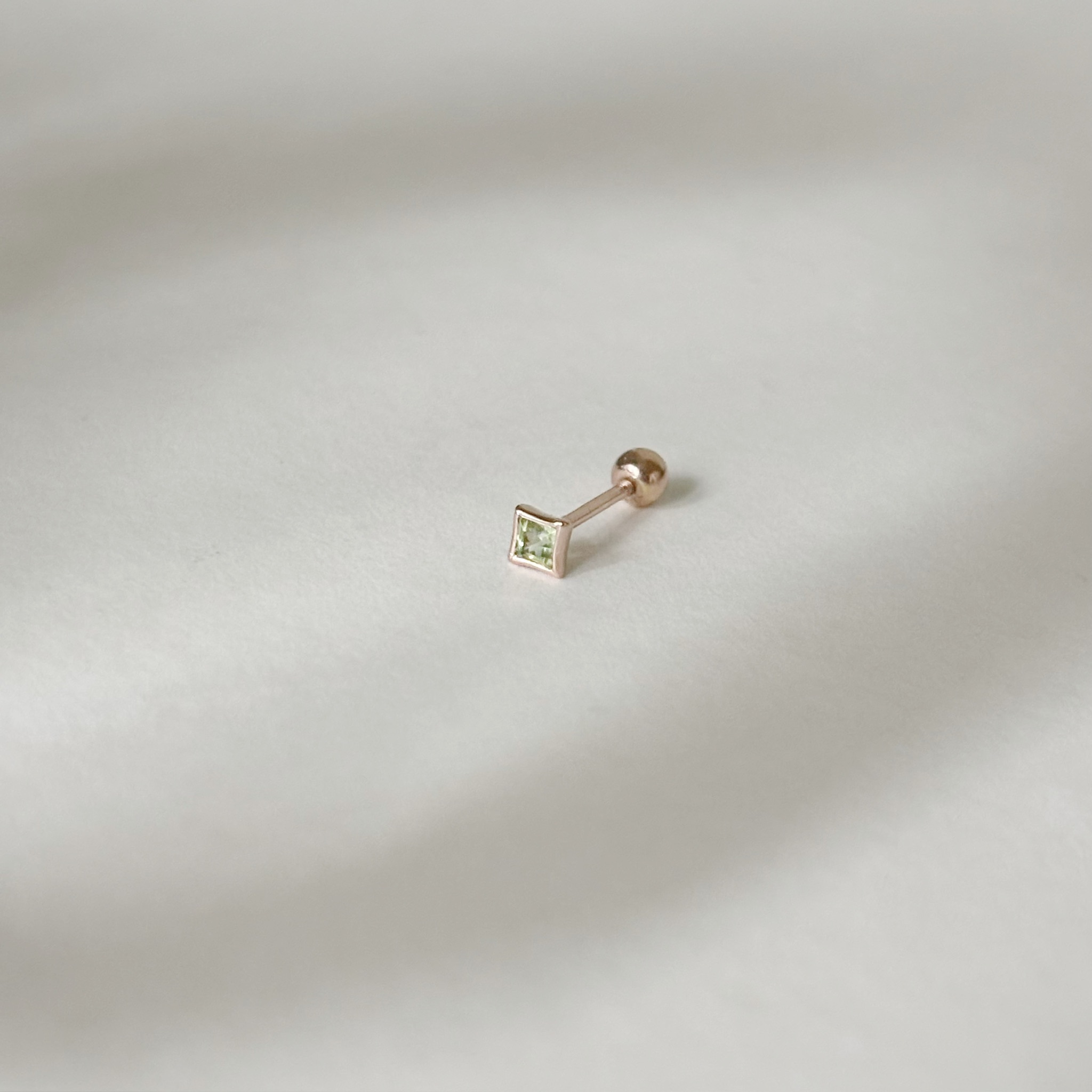 Mini bling橄欖石轉珠耳環