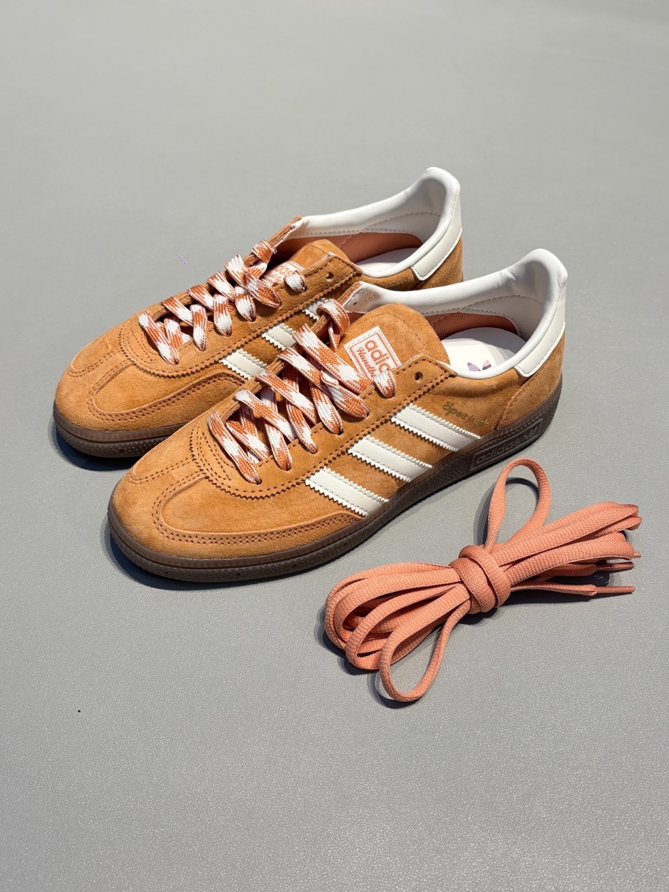 ADIDAS HANDBALL SPEZIAL 調色盤系列 香橙色 橘色 奶油白 編織鞋帶 男女鞋 KI5930 / 預購