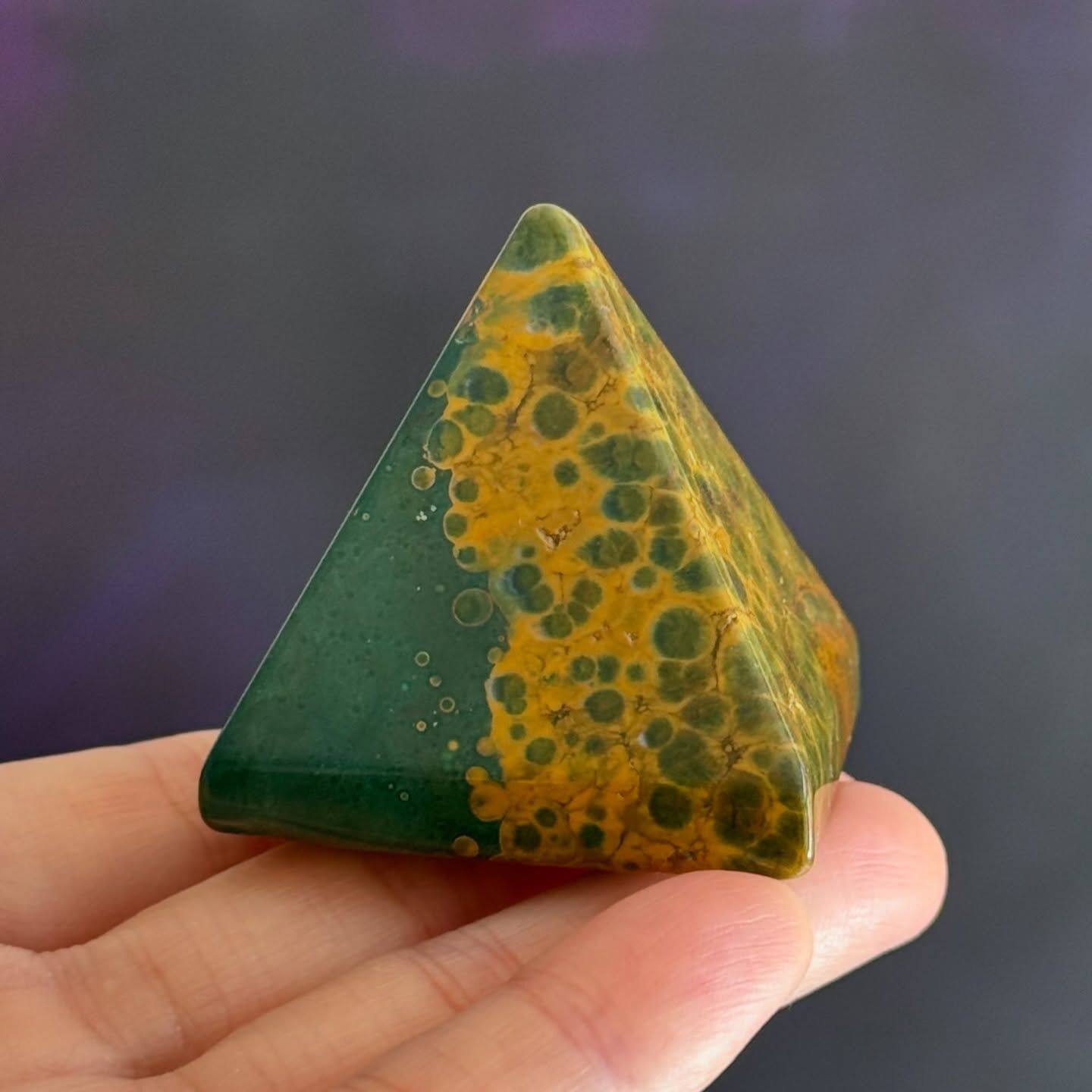 [原石] 馬達加斯加海洋碧玉 老礦料 金字塔