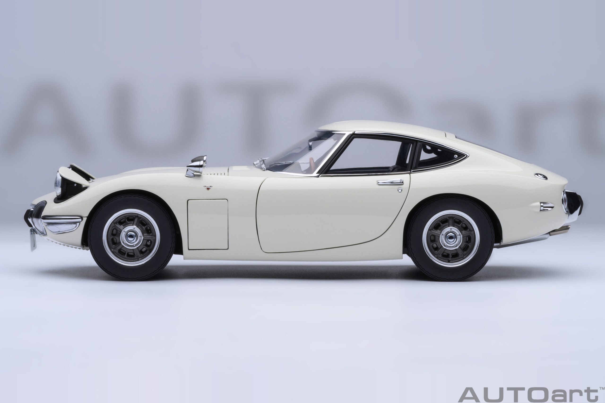 1/18 AUTOART Toyota 2000GT 1967 (White) (79546)