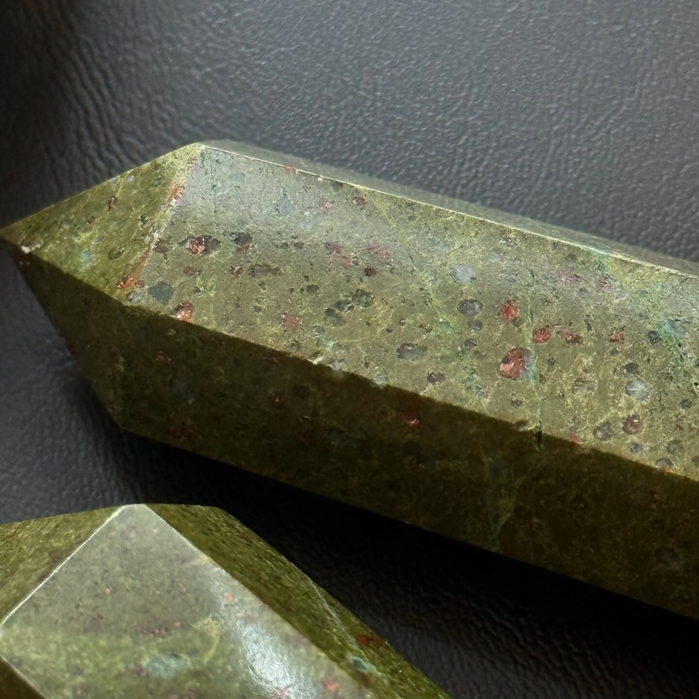 [原石] 綠銅礦共生碧璽 水晶柱