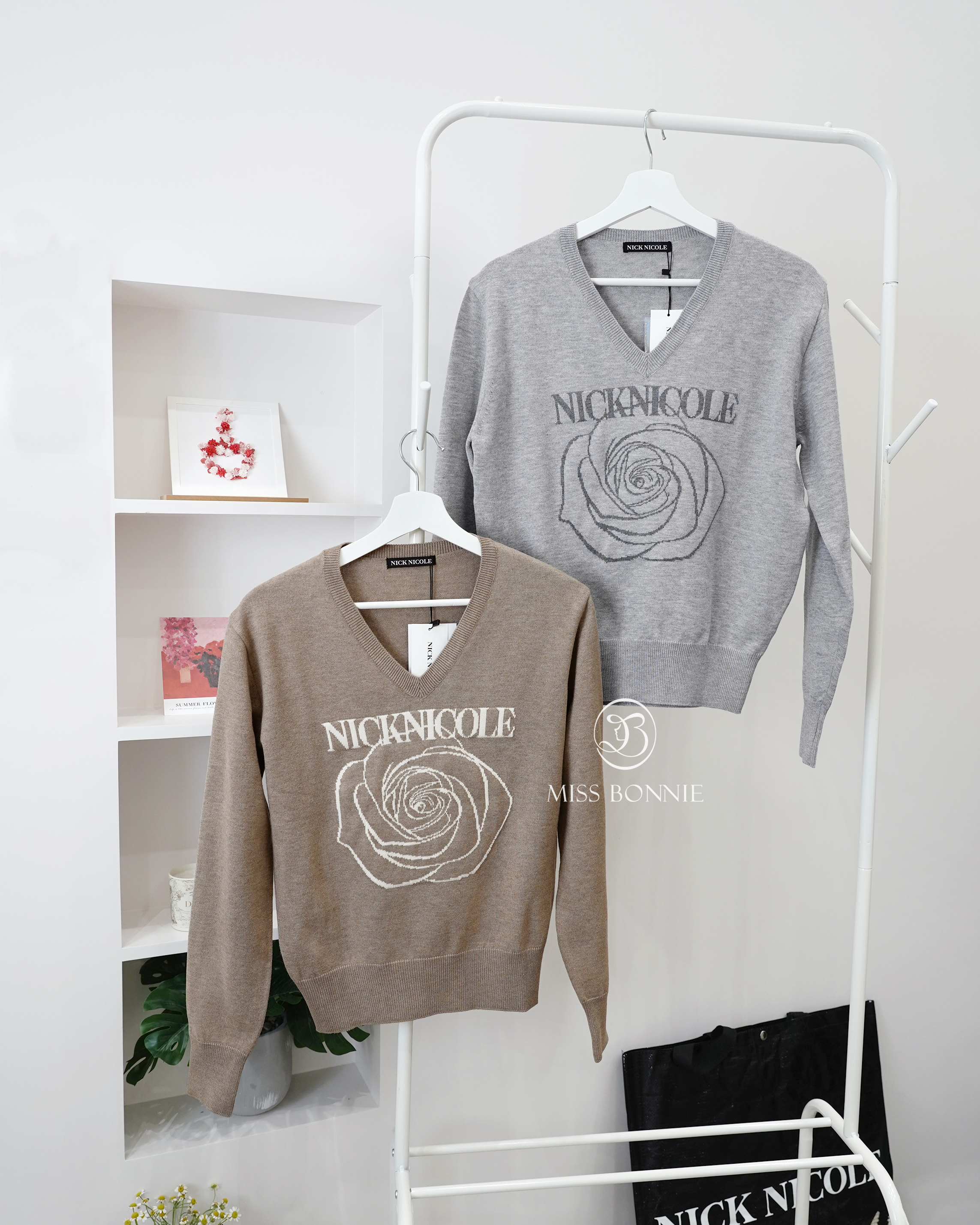 Nick Nicole滿版刺繡玫瑰V領針織長袖
