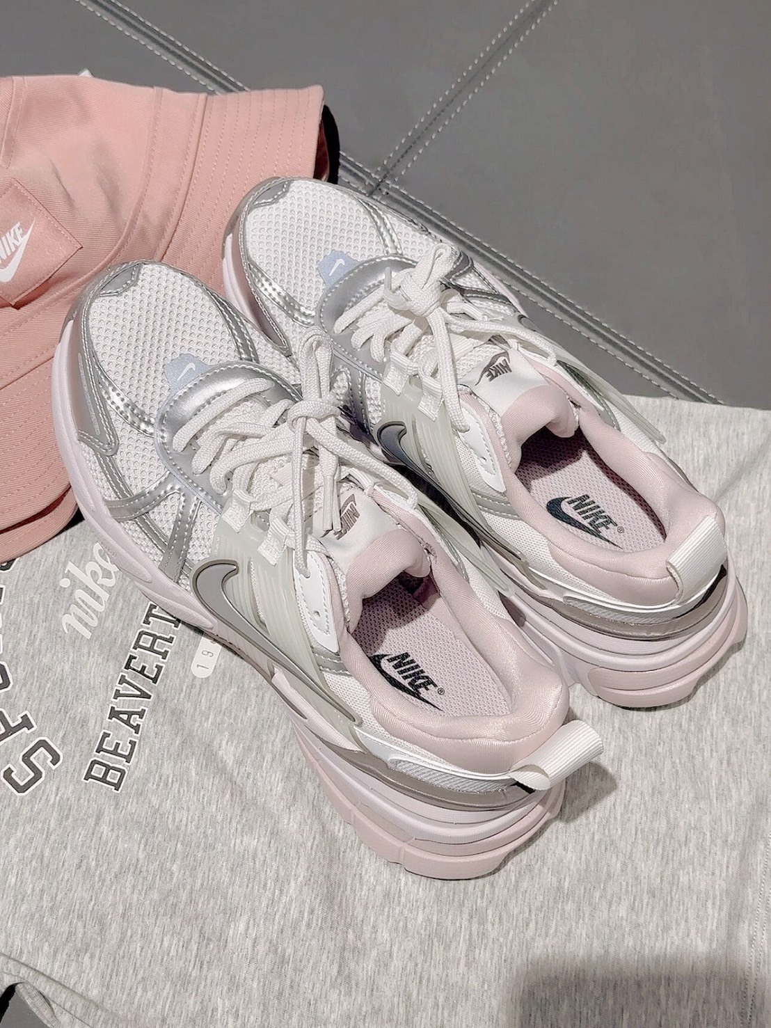 NIKE V2K RUN 銀粉 FD0736-010