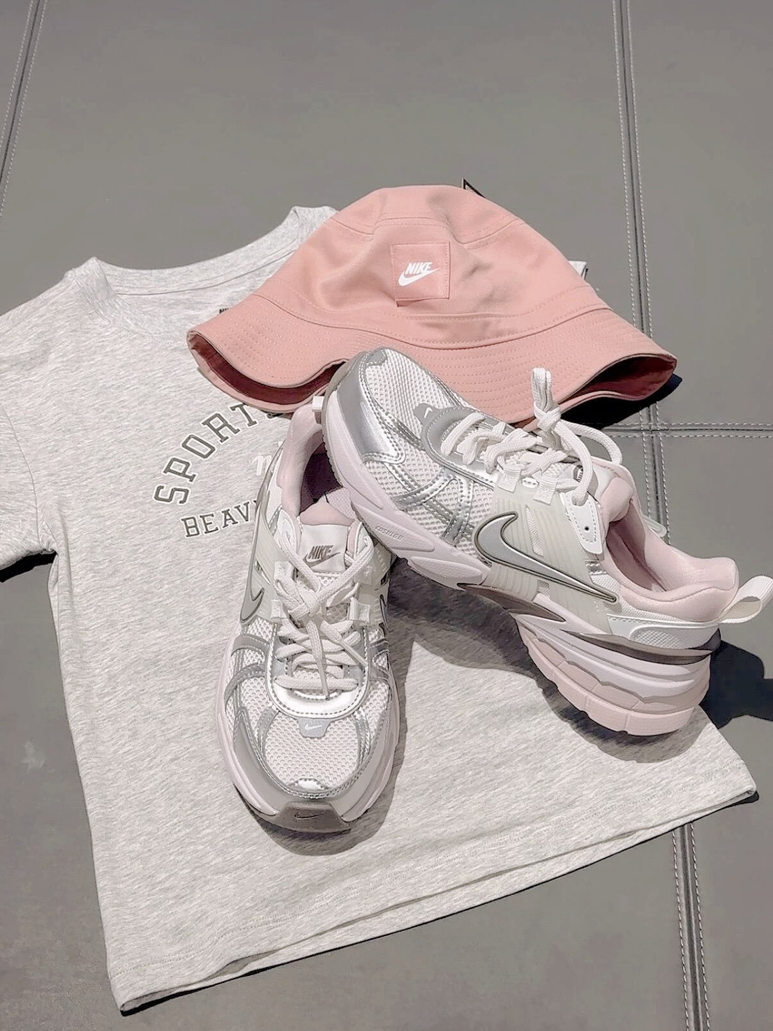 NIKE V2K RUN 銀粉 FD0736-010