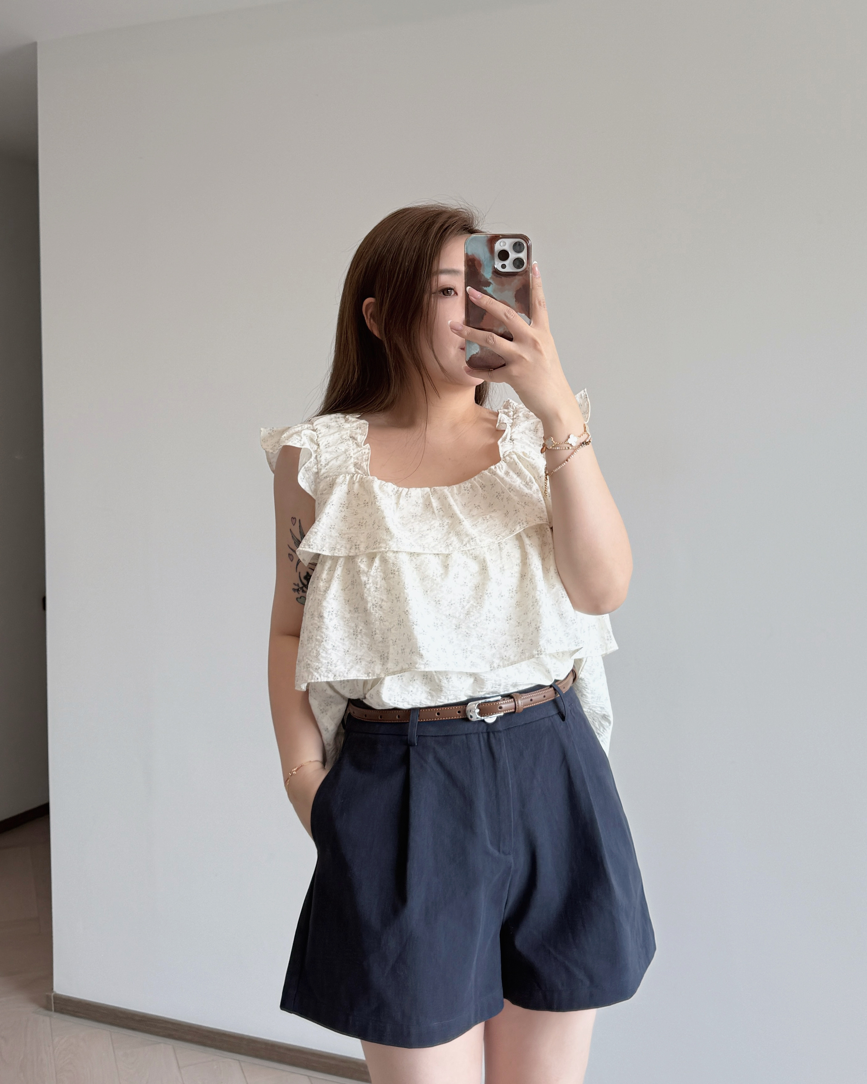 現貨 7239 米白碎花Ruffle Top