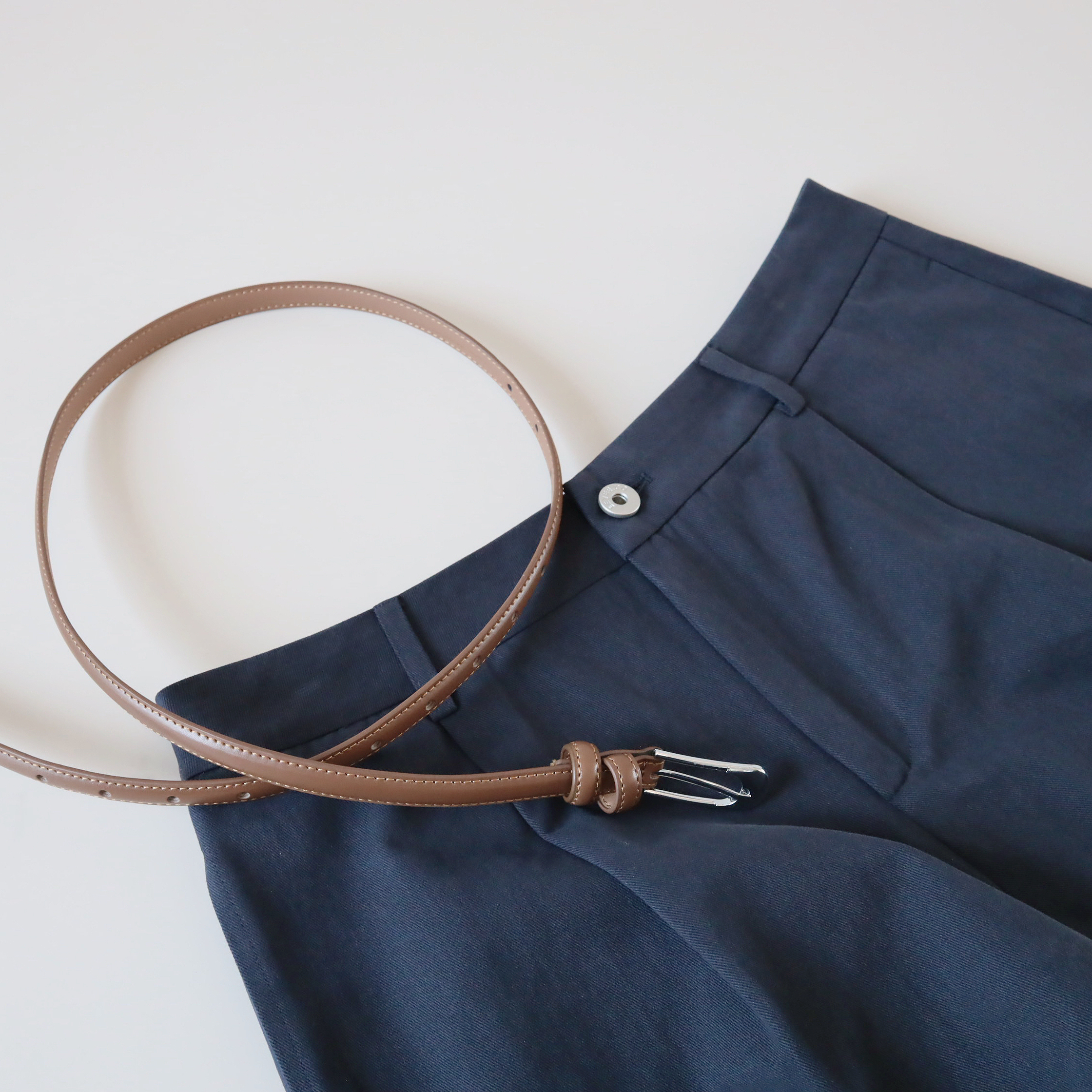 現貨  7208 高腰短褲  in Navy 附真皮腰帶