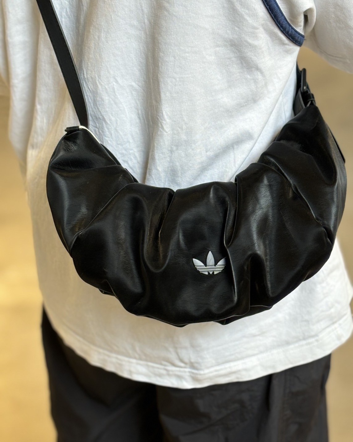 【現貨】Adidas Originals cloud 皮革 雲朵包 可頌包 牛角包 兩色