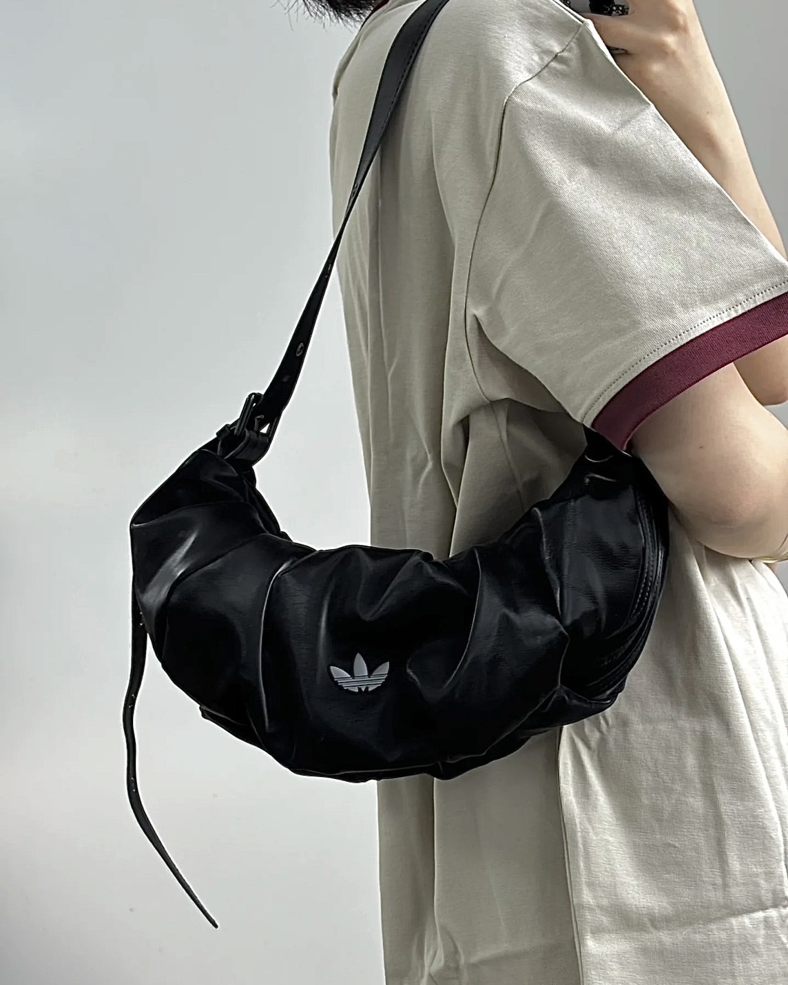 【現貨】Adidas Originals cloud 皮革 雲朵包 可頌包 牛角包 兩色