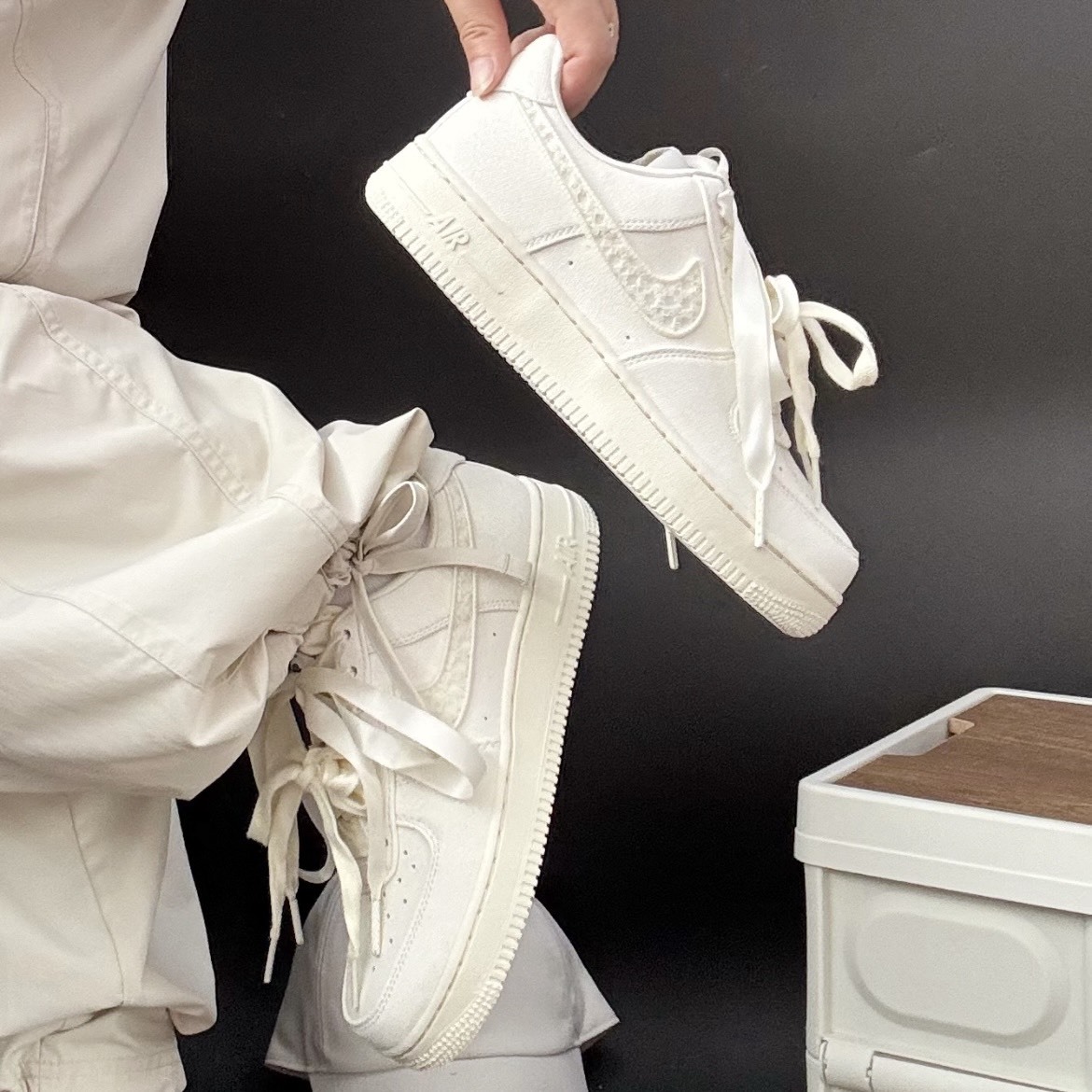 「SS預購」NIKE Air Force 1 Sail 立體蕾絲白勾 低筒休閒鞋 米白 IH7451-010