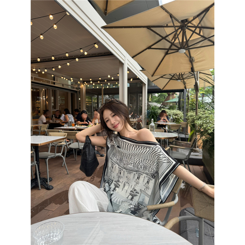 老錢風斜肩寬鬆 緞面上衣