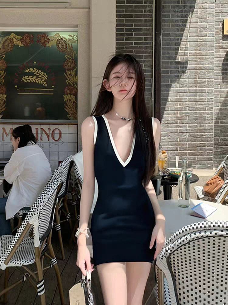 黑白撞色V領 貼身小洋裝