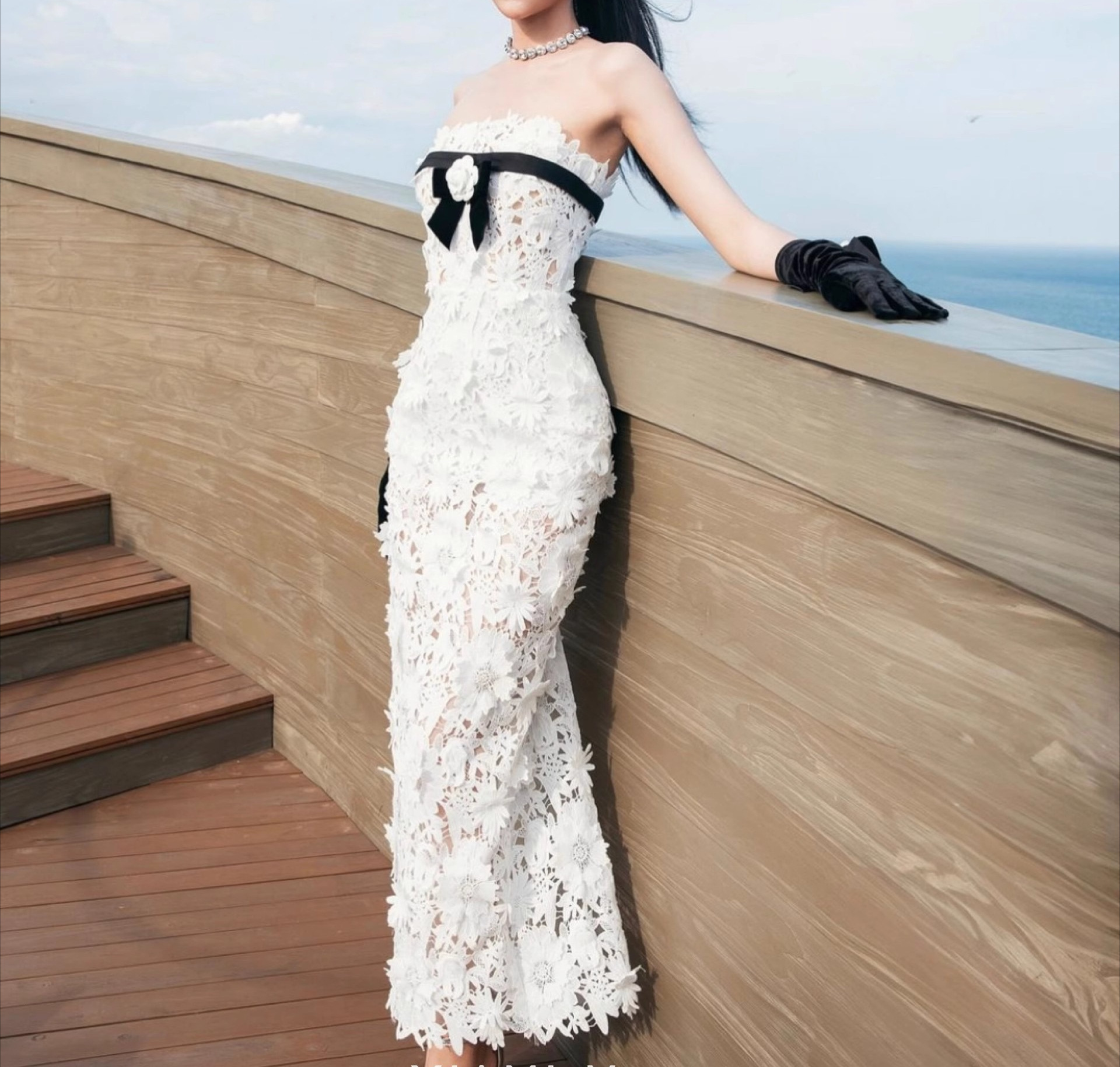 優雅小香 立體水溶蕾絲 平口山茶花長洋裝