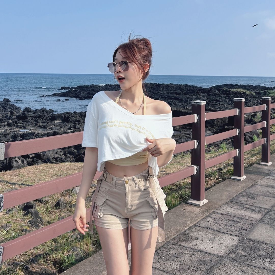 【DOMISS自訂】時尚層次穿搭! 黃色印花V領短袖T恤＋掛脖背心 兩件套(現貨)