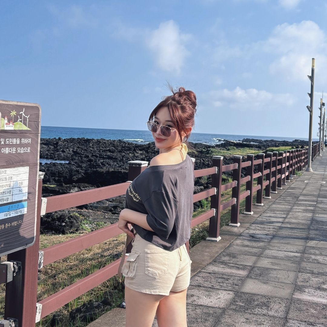 【工裝辣妹】DOMISS中低腰立體大口袋剪裁 牛仔短褲 工裝褲 褲子女生(現貨)