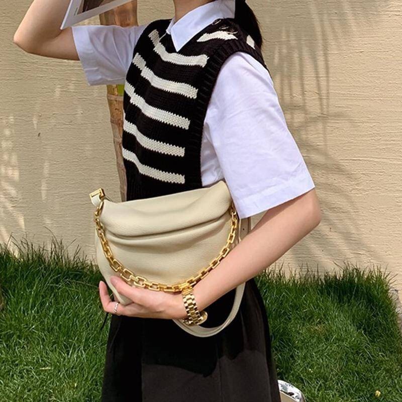 女生包包 真皮包包 真皮女包  軟皮斜背包 軟皮包包 觸感超好 雲朵包 餃子包 側背包 斜背包 牛皮包包 004