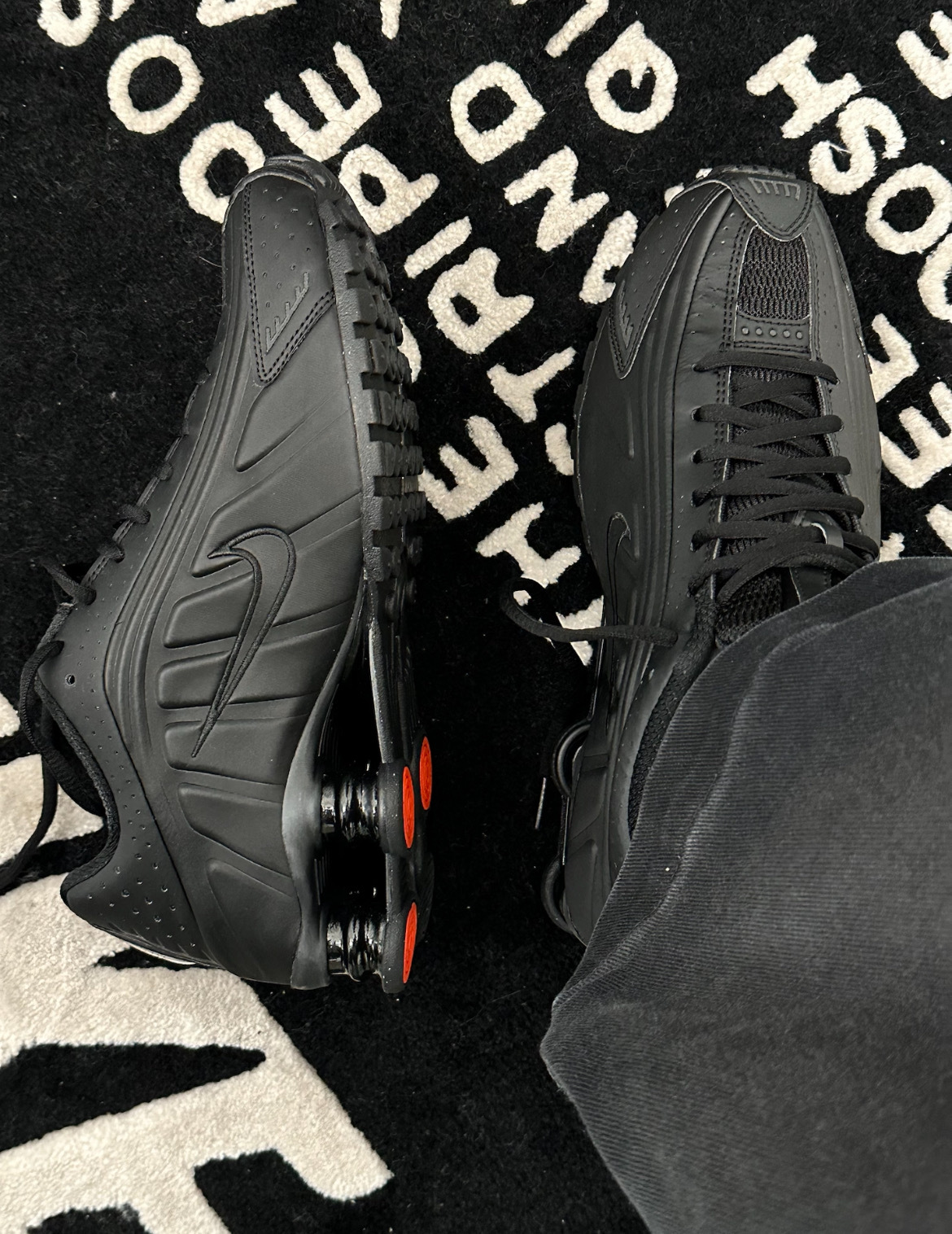 男女鞋 NIKE W SHOX R4 黑 氣墊 緩震 復古 反光 彈簧鞋 運動鞋【AR3565-004】